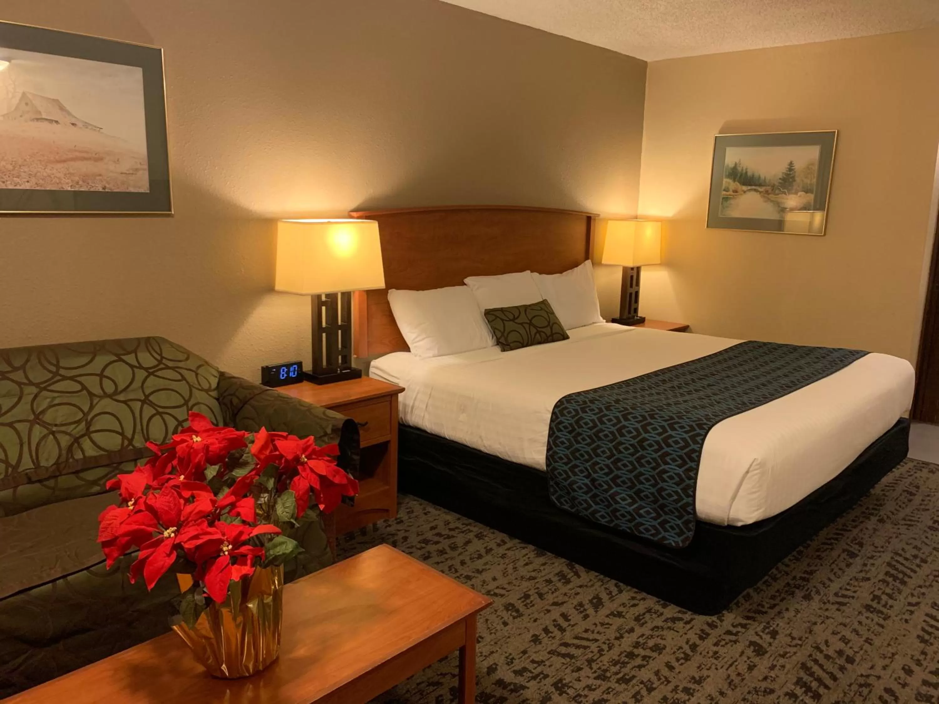 Bed in Sunset Inn - John Day