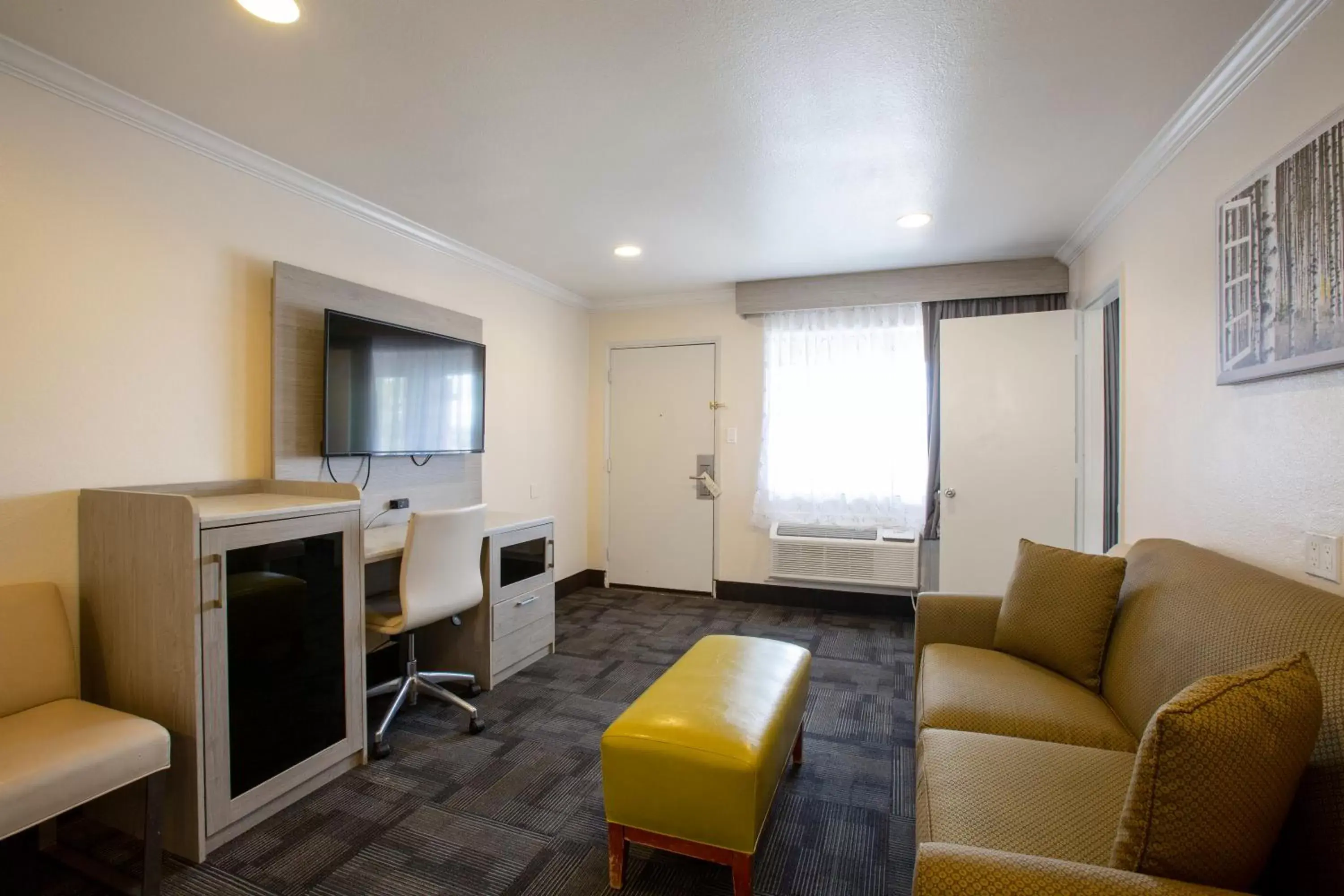 Living room, Seating Area in Hotel Aspen Flagstaff/ Grand Canyon InnSuites