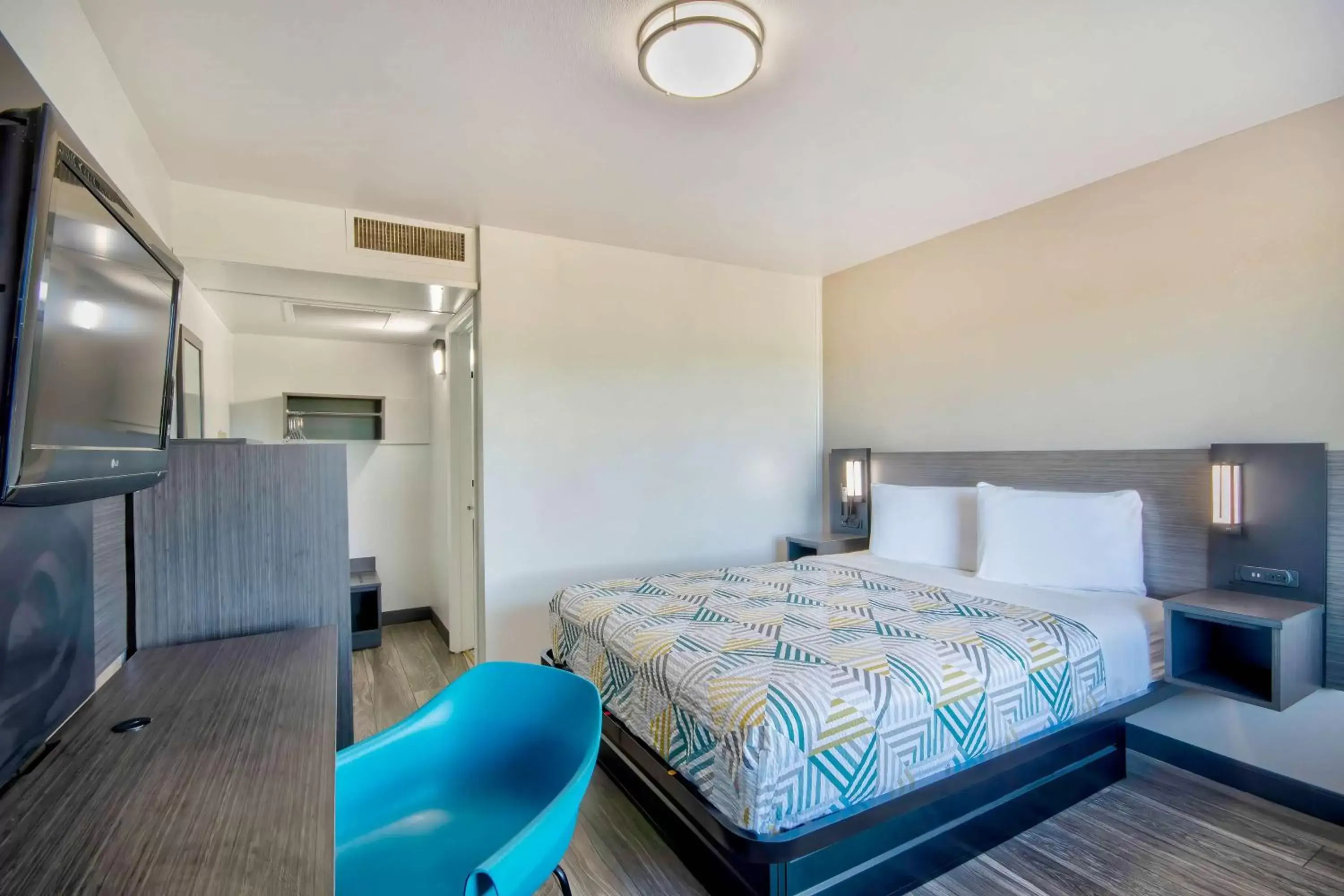 Bedroom, Bed in Motel 6-Russellville, AR Bedroom, Bed in Motel 6-Russellville, AR