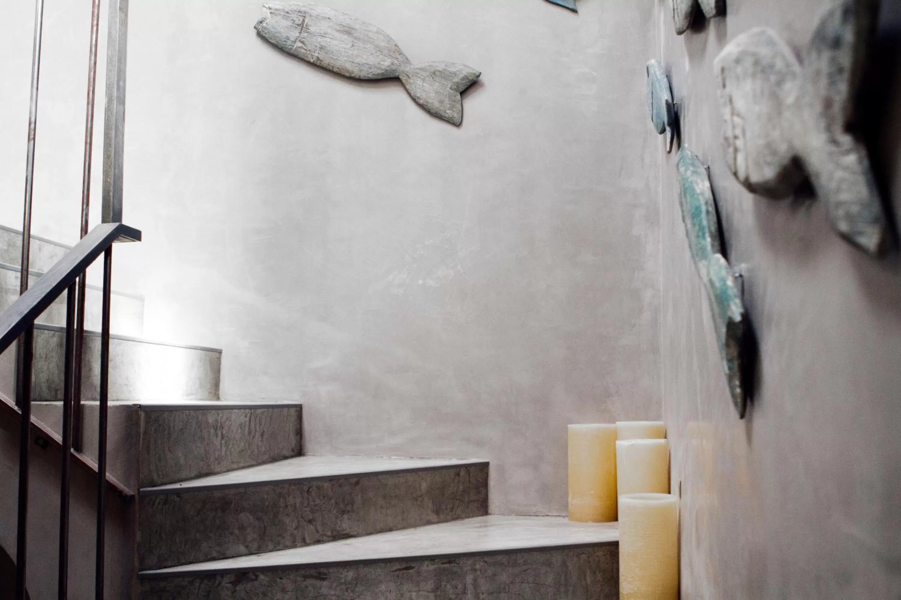 Decorative detail in Surfers Lodge Peniche