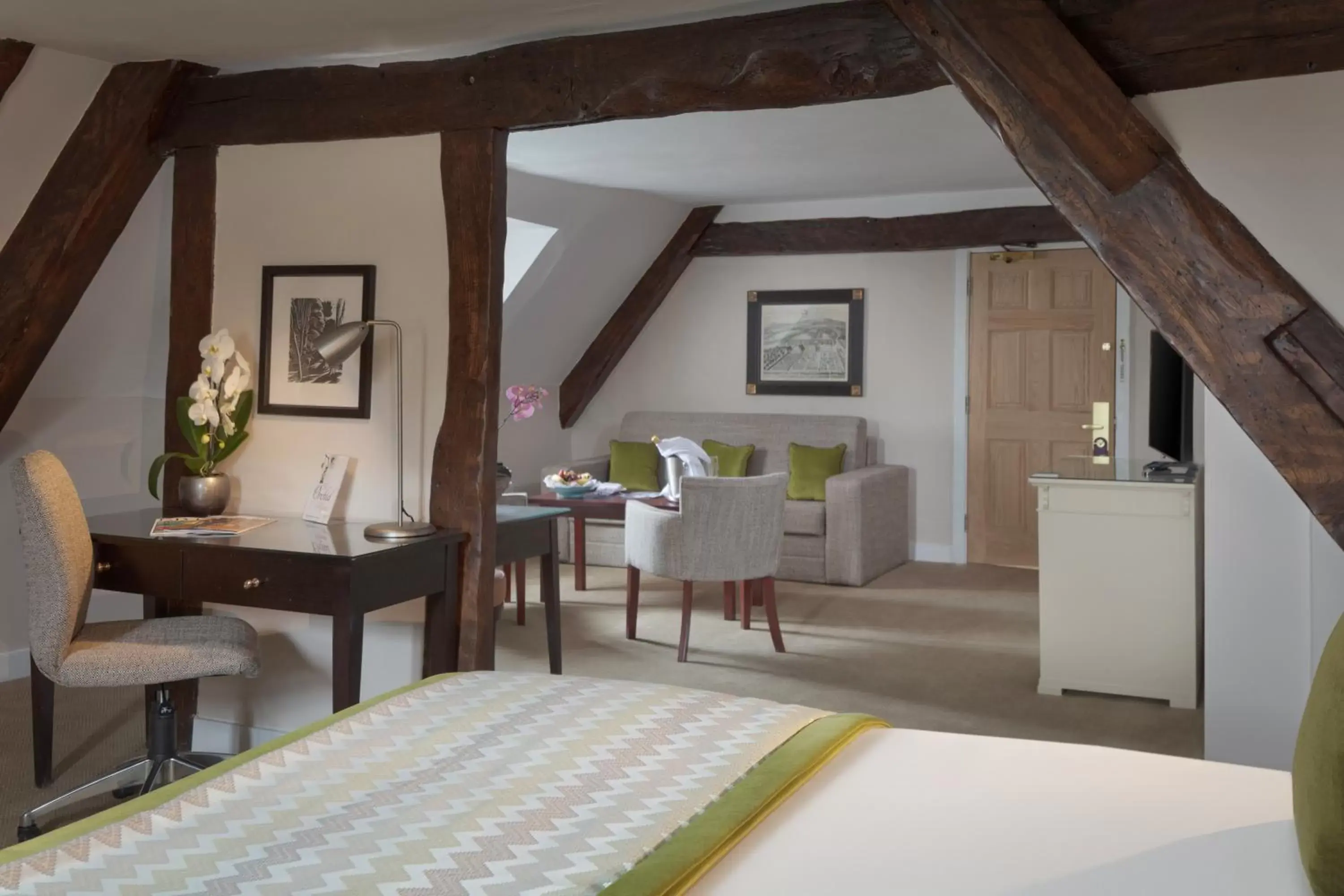 Bedroom, Seating Area in Mercure Shrewsbury Albrighton Hall Hotel & Spa