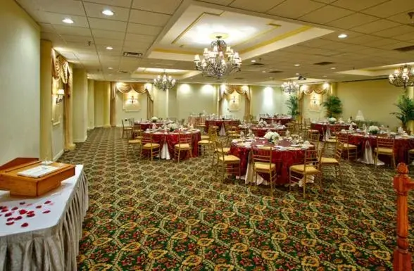 Banquet/Function facilities, Restaurant/Places to Eat in MCM Eleganté Hotel & Conference Center