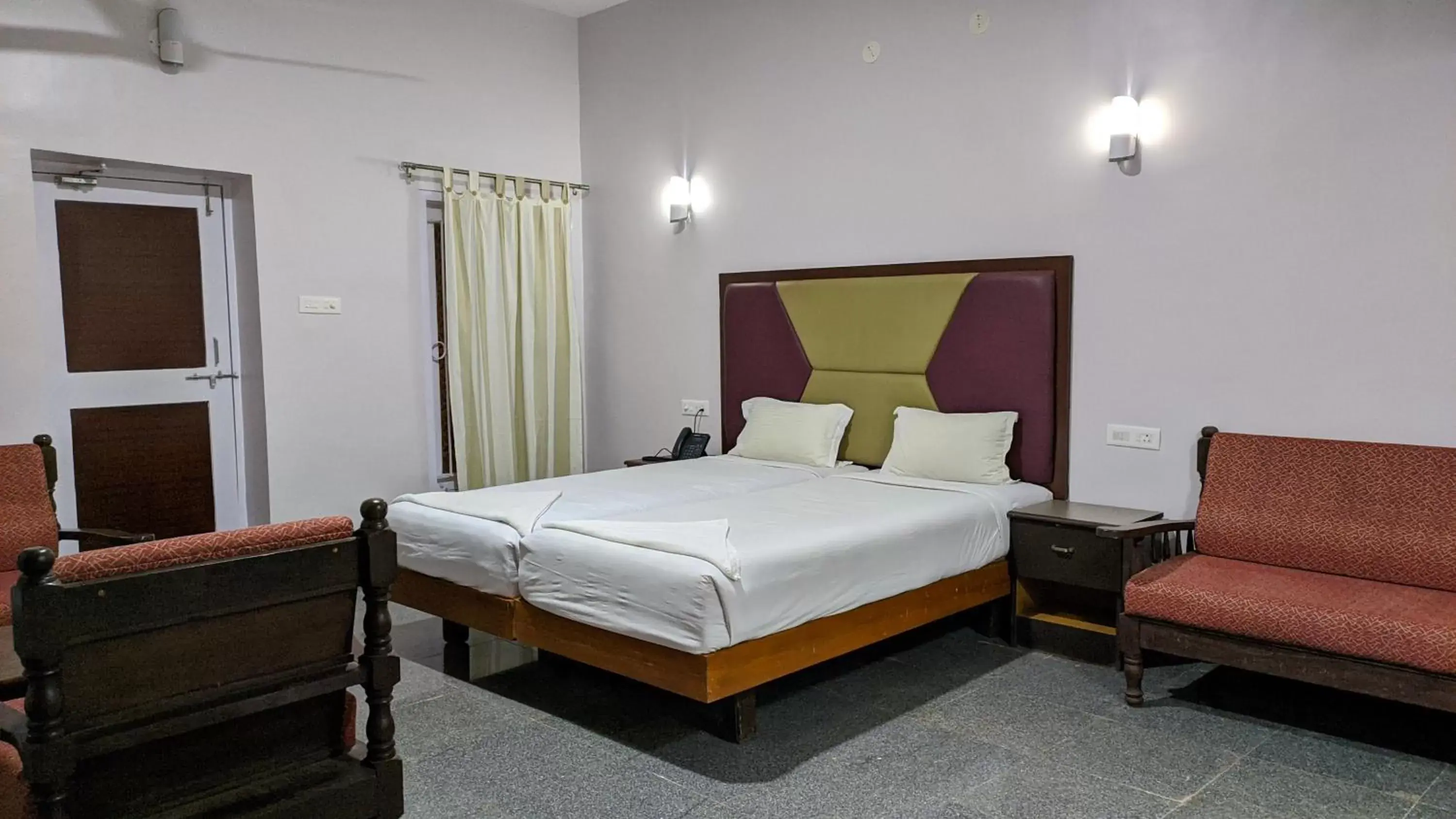 Bedroom, Bed in Kanthi Resorts Badami Bedroom, Bed in Kanthi Resorts Badami