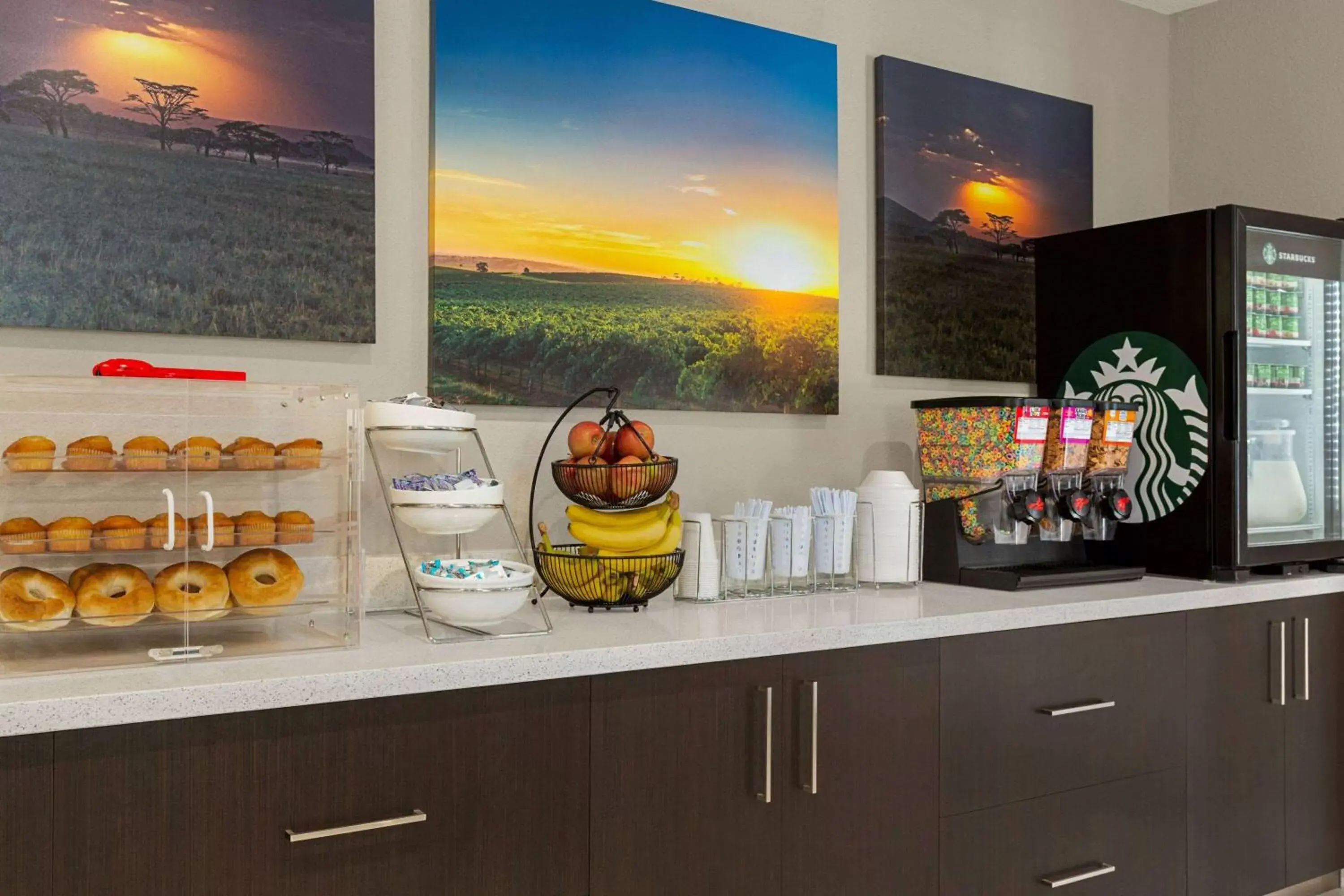 Breakfast in Days Inn & Suites by Wyndham Greater Tomball