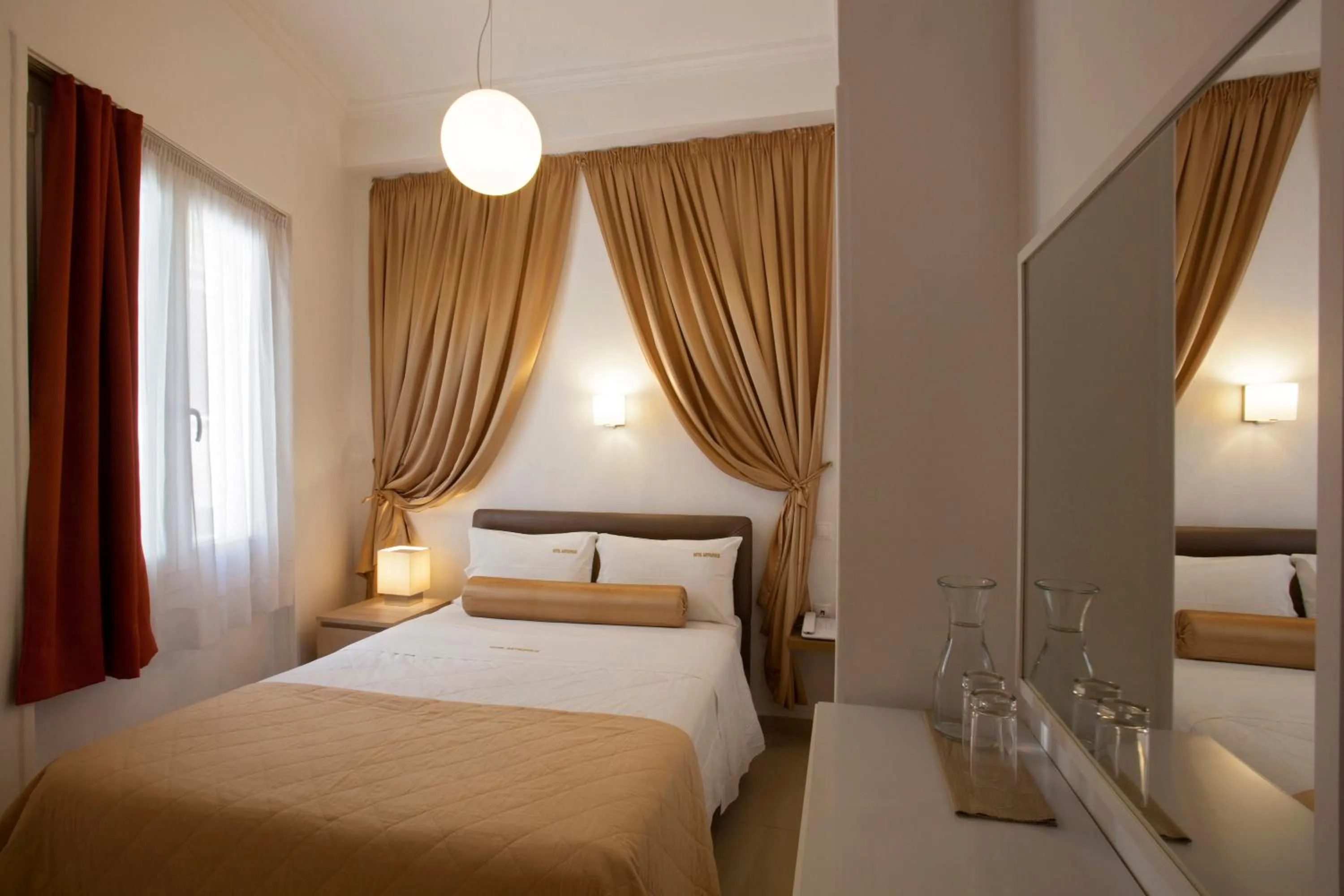 Bed in Metropolis Hotel