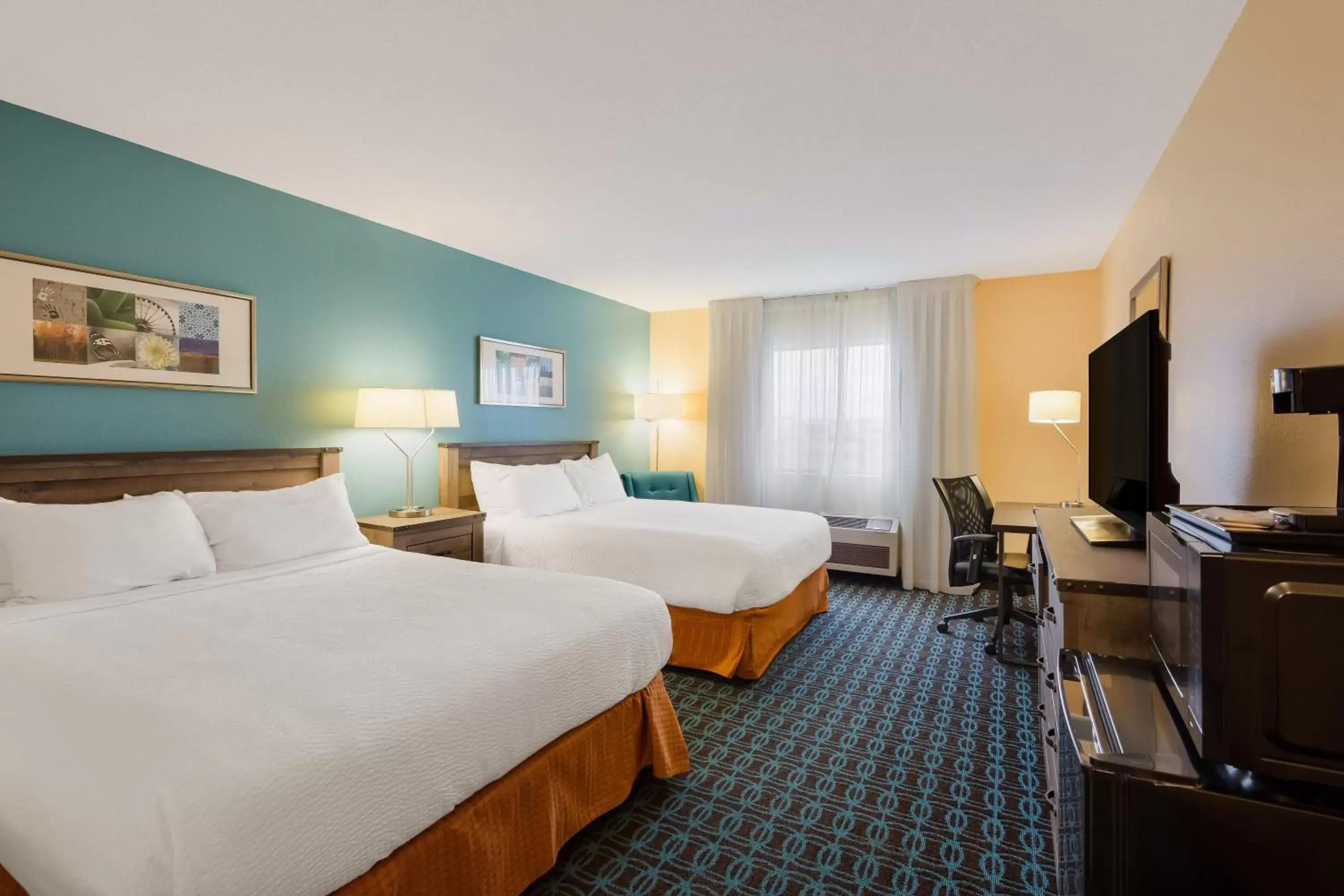 Bedroom, Bed in SureStay Plus Hotel by Best Western Minot