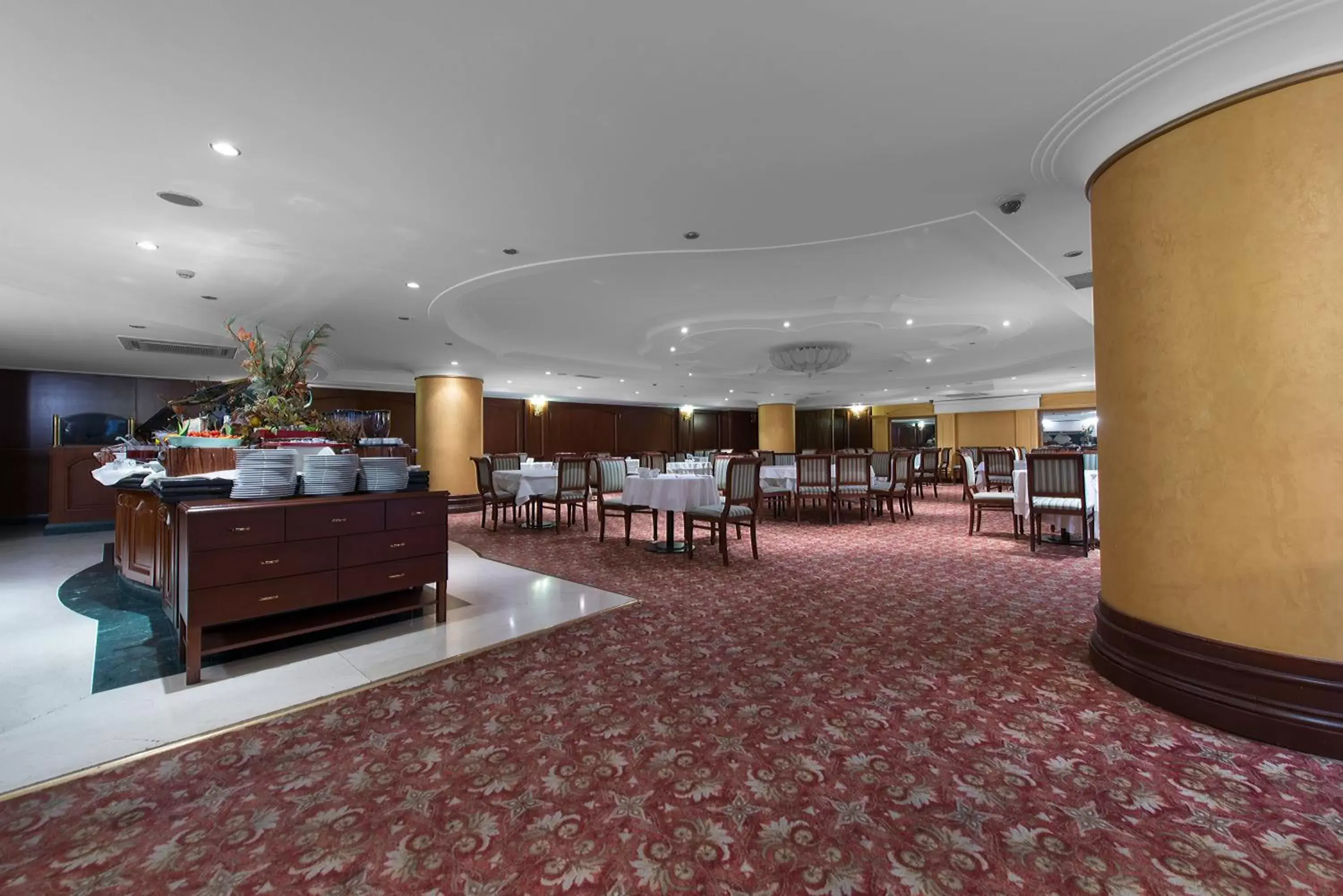 Restaurant/Places to Eat in Akar International Hotel
