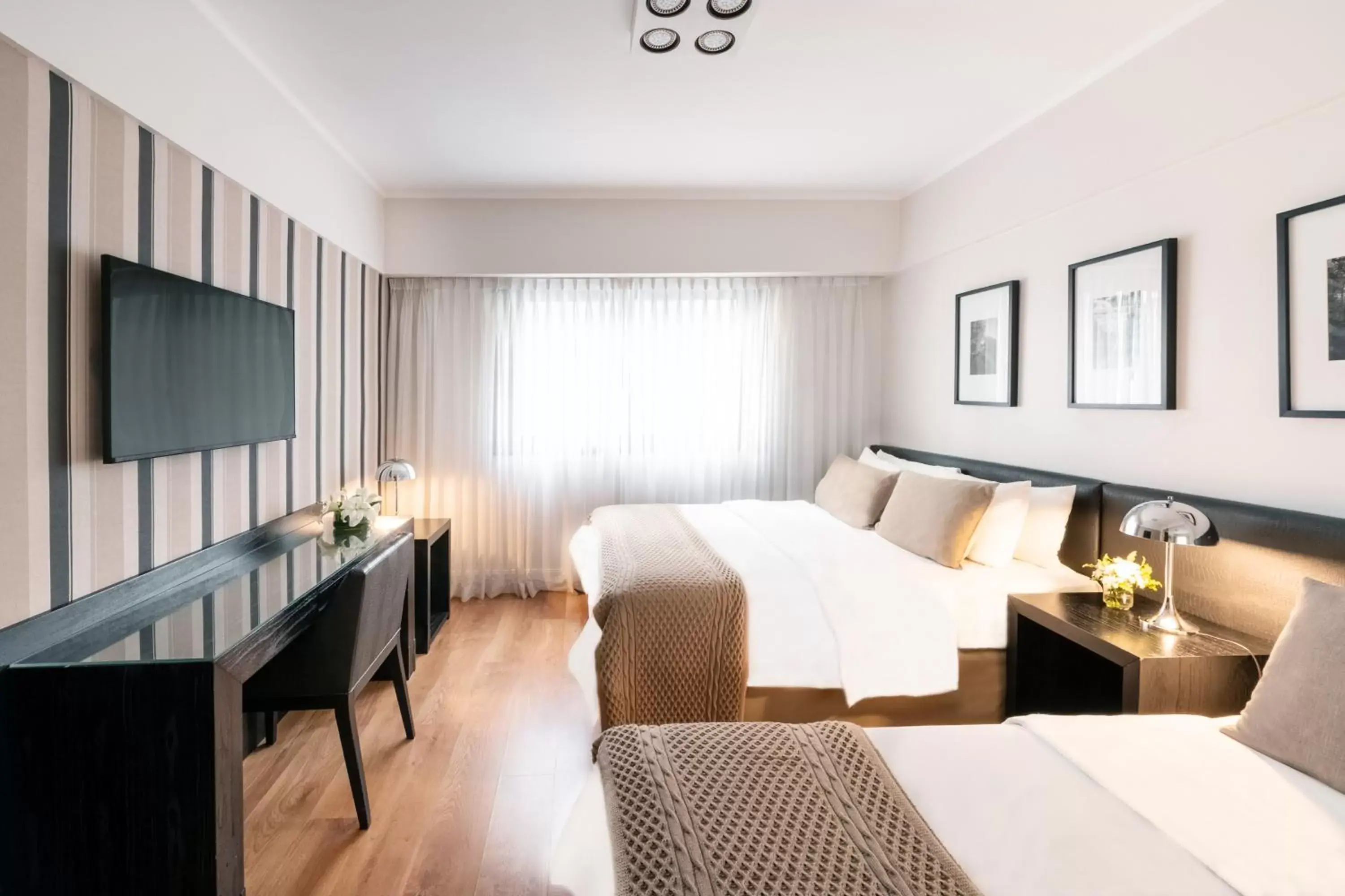 Communal lounge/ TV room, Bed in Principado Downtown Communal lounge/ TV room, Bed in Principado Downtown