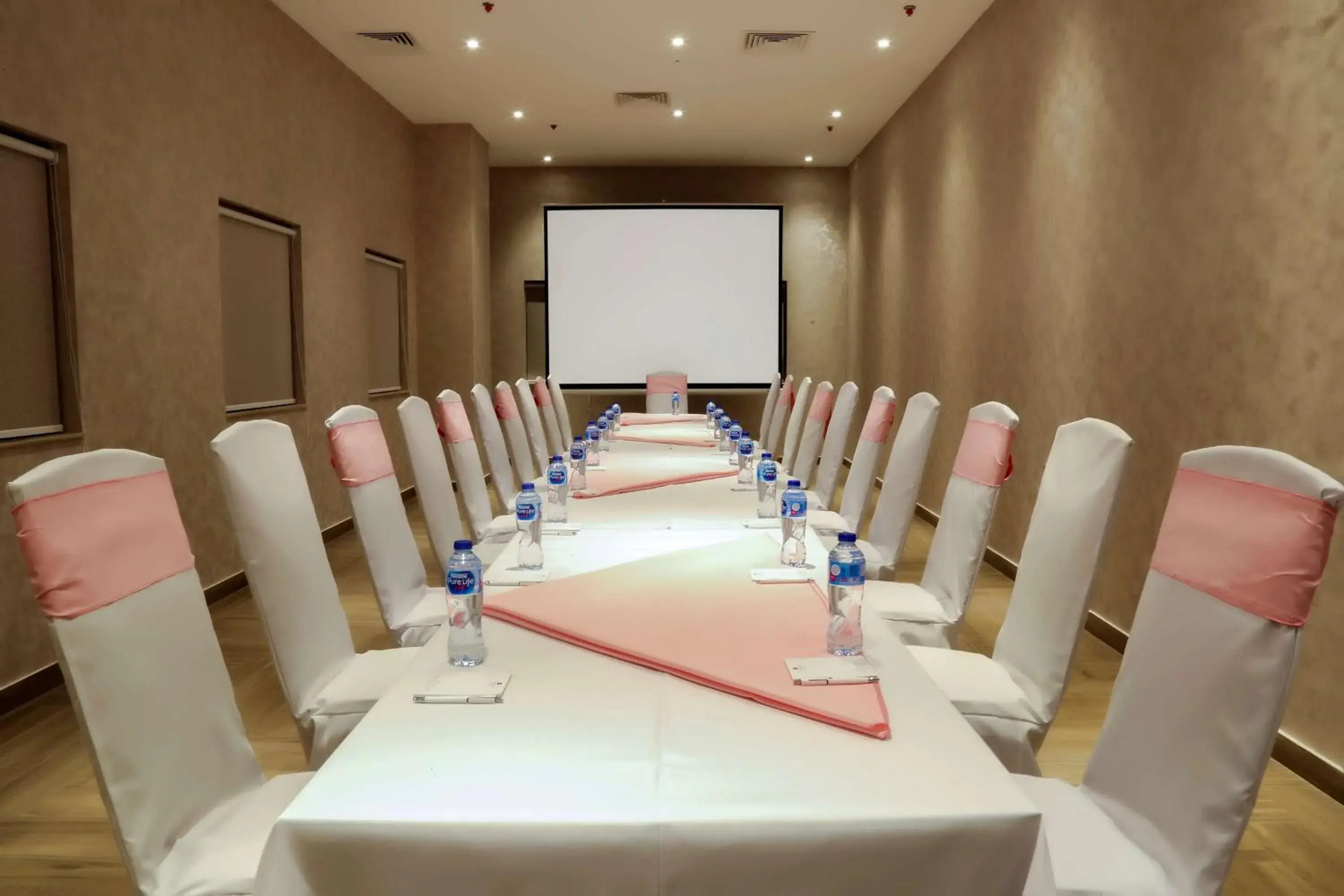 Meeting/conference room in Best Western Premier Hotel Gulberg Lahore