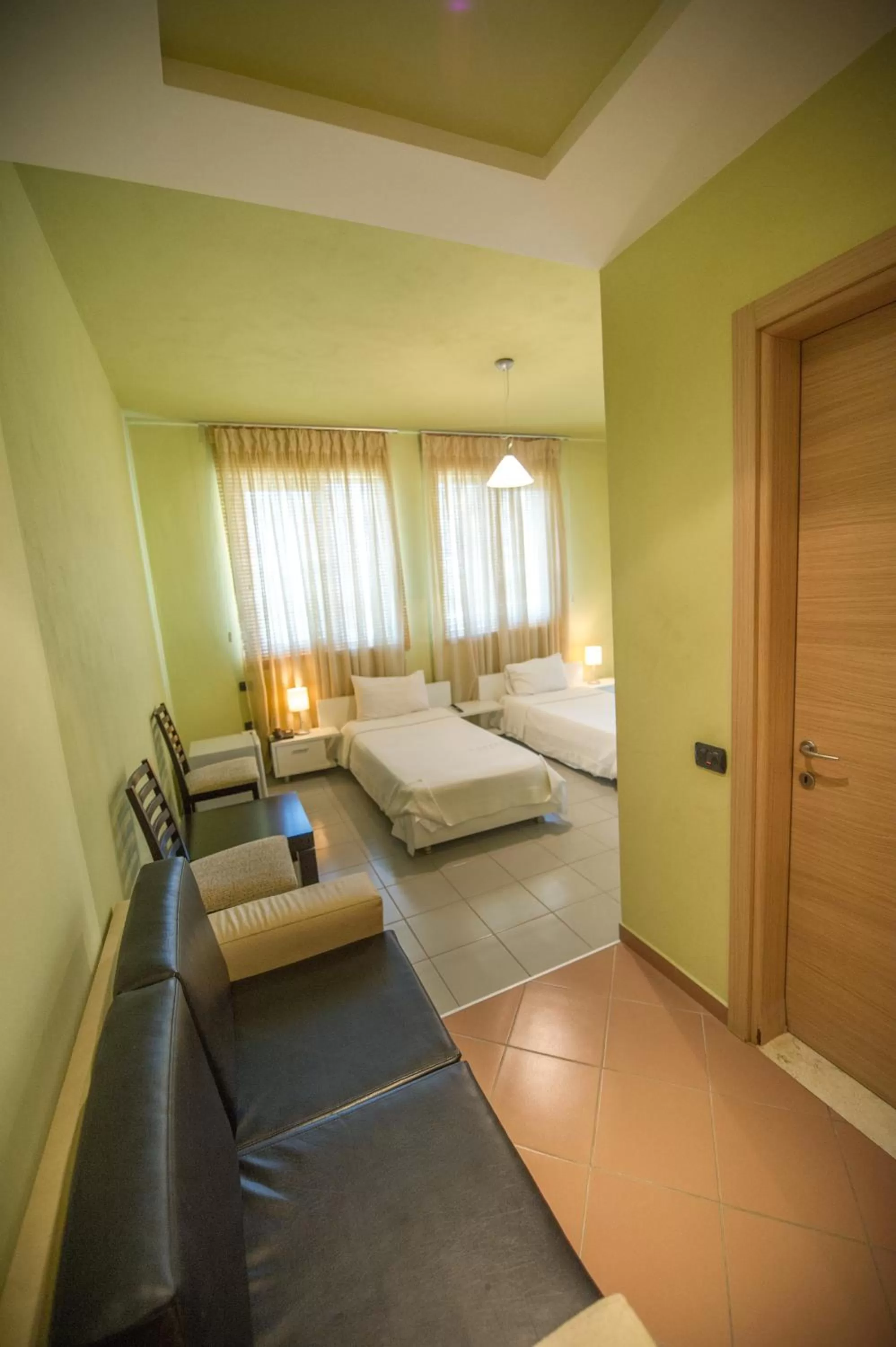 Bed, Lounge/Bar in Luani A Hotel