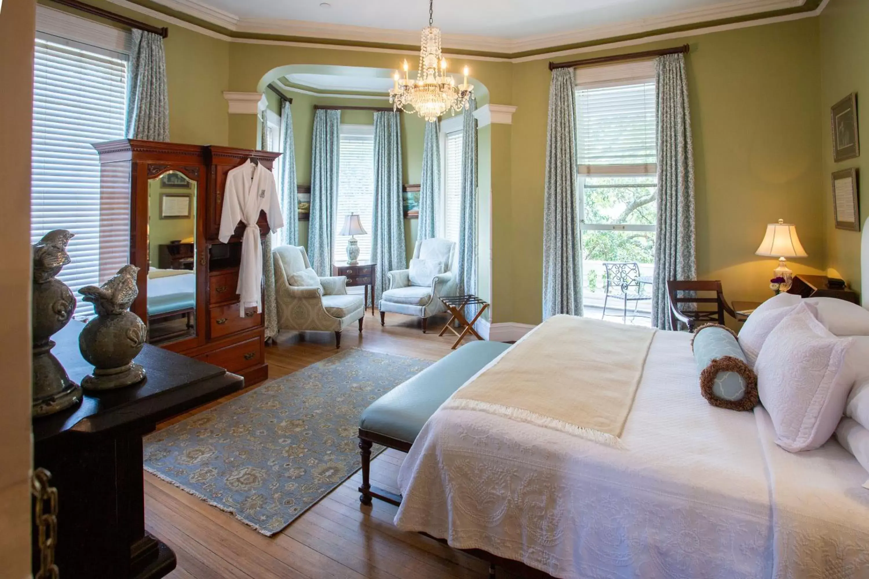 Photo of the whole room in Kehoe House, Historic Inns of Savannah Collection
