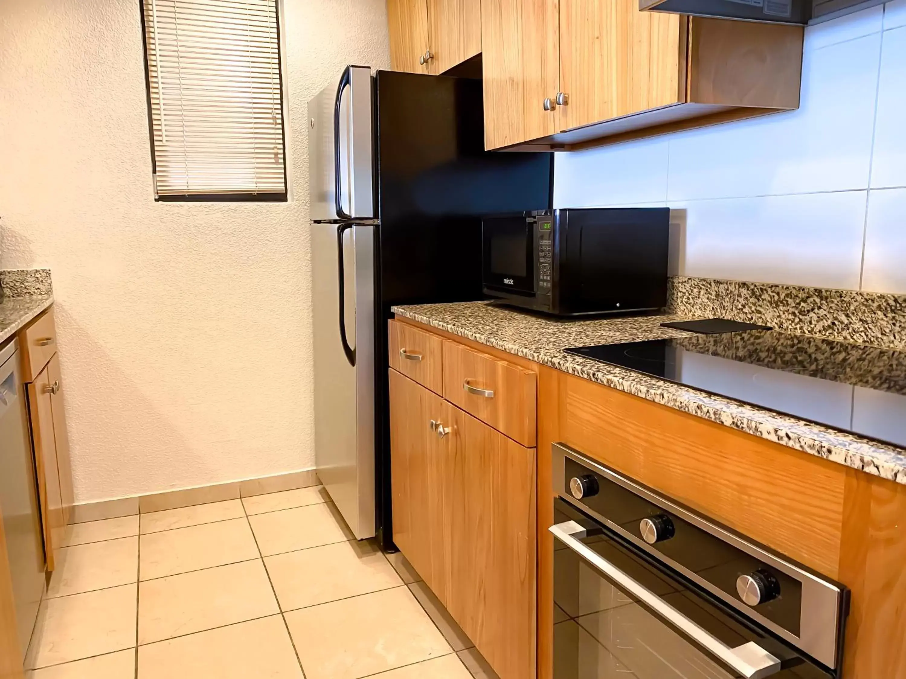 Kitchen or kitchenette, Kitchen/Kitchenette in The Royal Sea Aquarium Resort