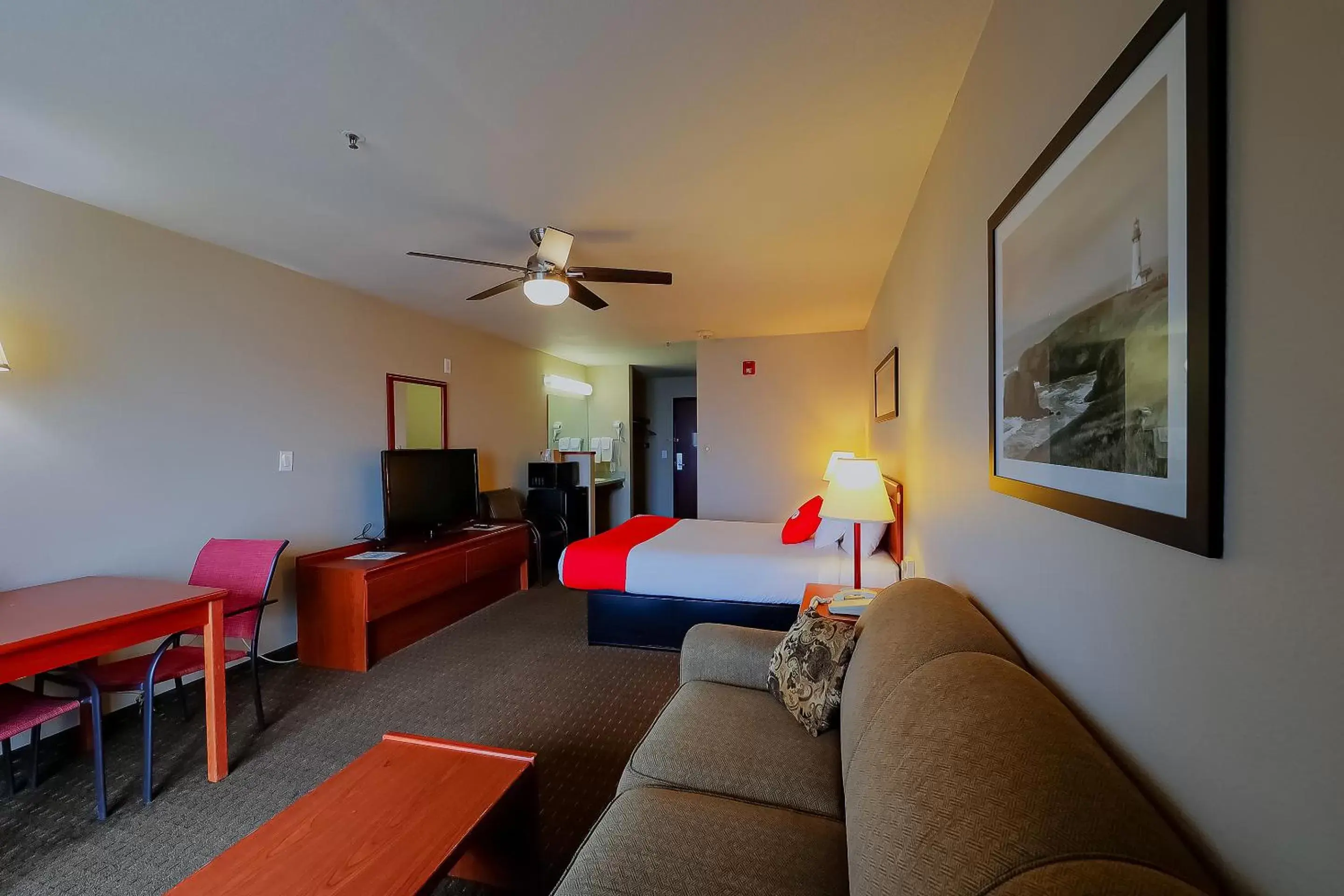 Bedroom, Seating Area in Siletz Bay Beachfront Hotel by OYO Lincoln City