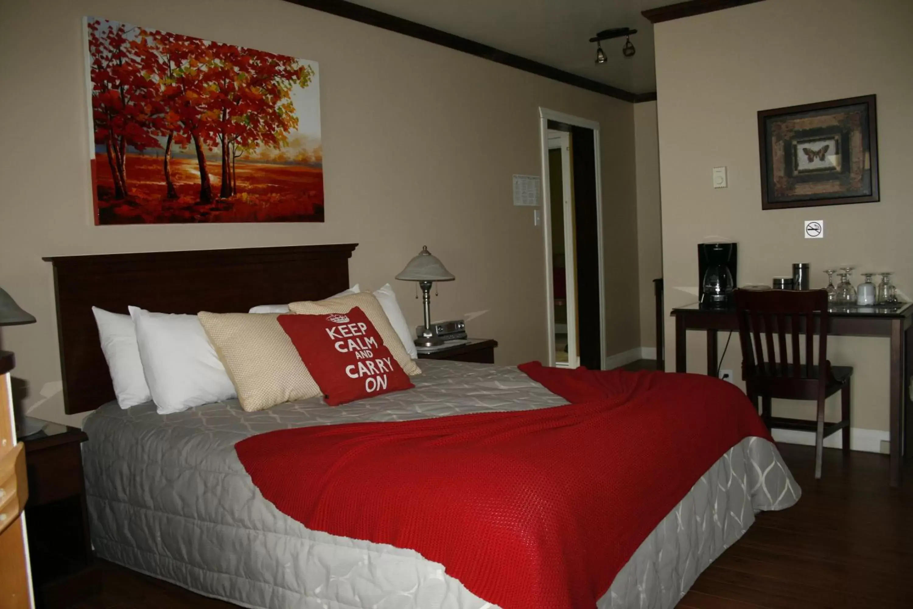 Bedroom, Bed in Auberge et Chalets sur le Lac