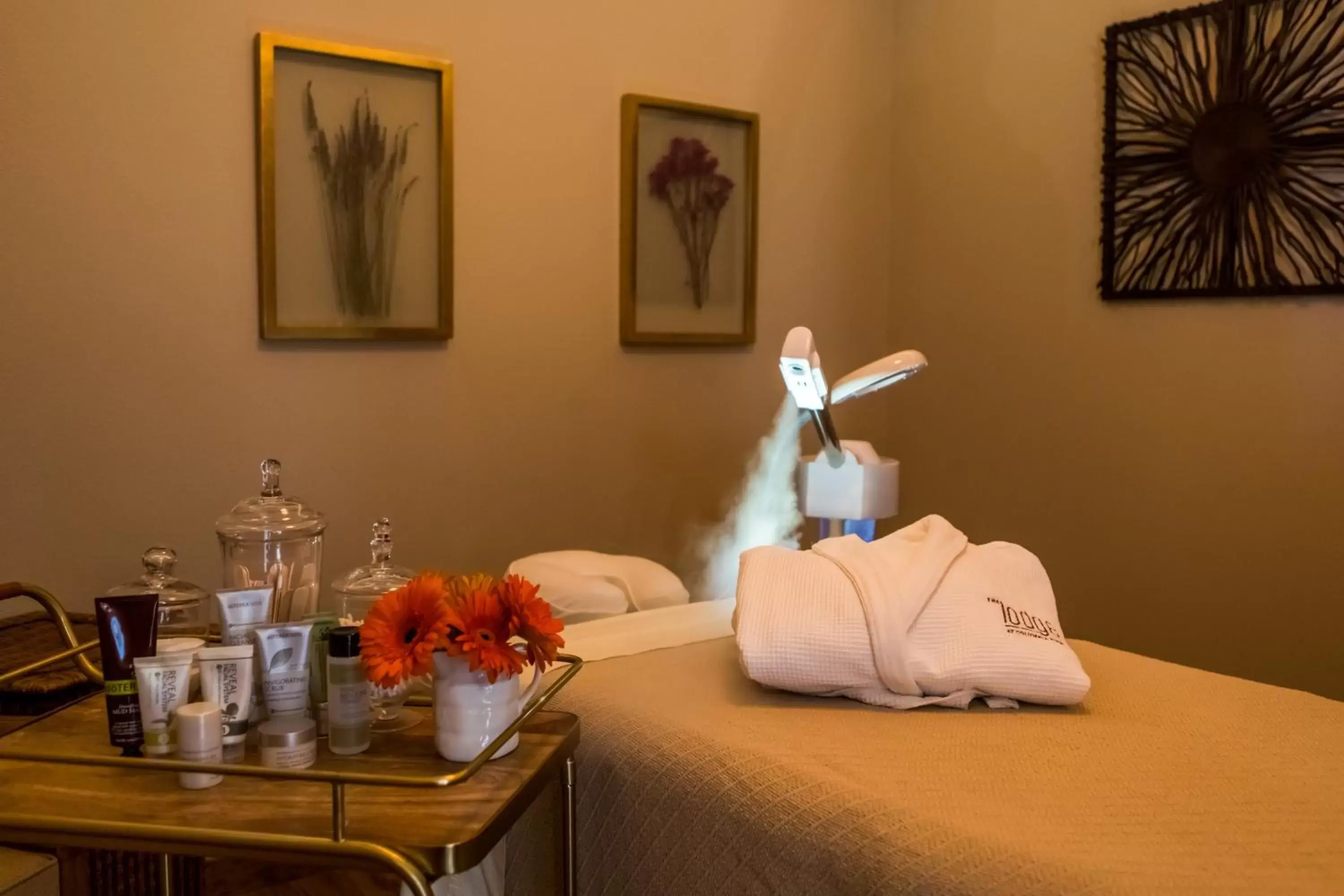 Spa and wellness centre/facilities, Bed in The Lodge at Columbia Point Spa and wellness centre/facilities, Bed in The Lodge at Columbia Point