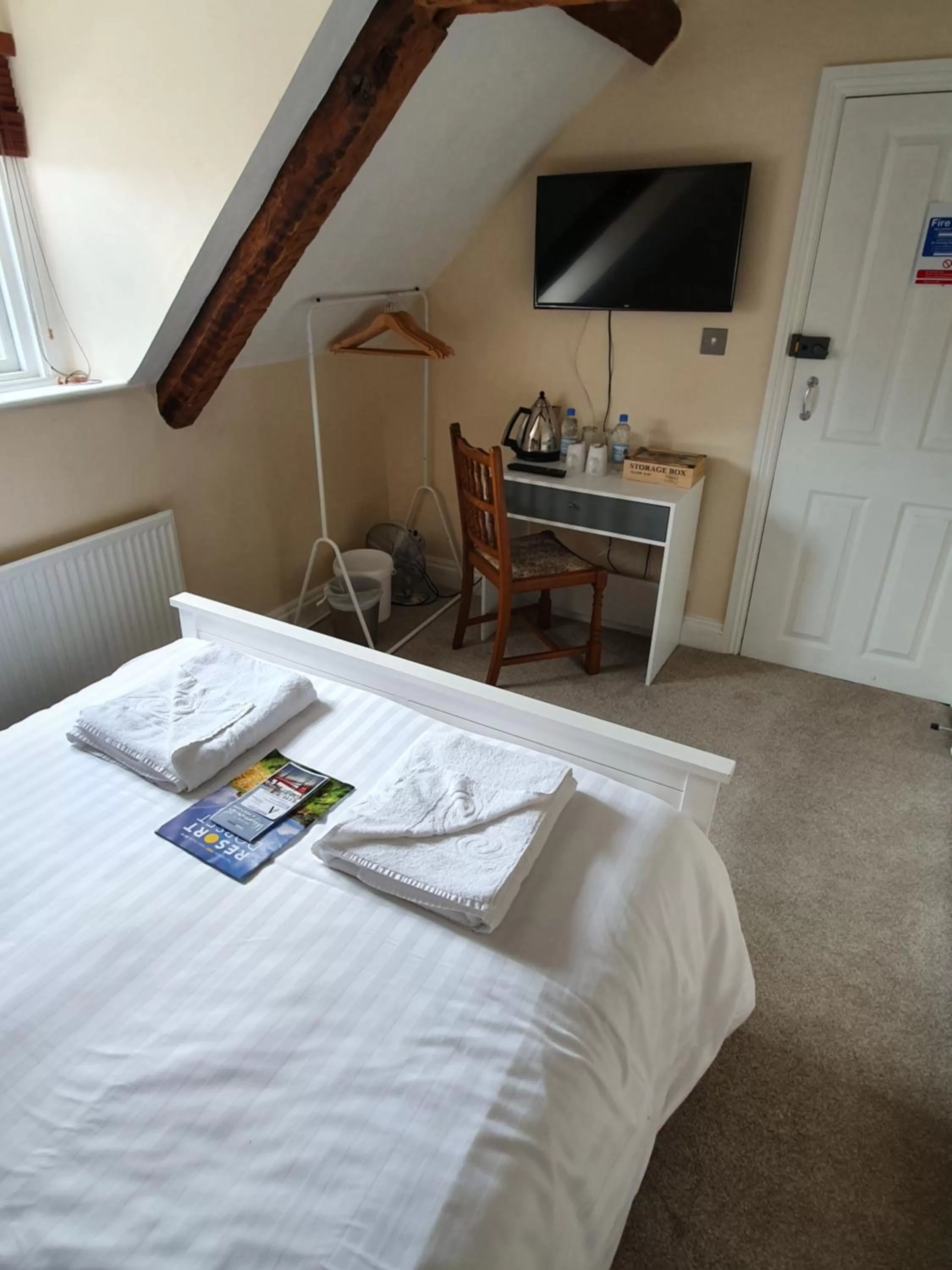 TV and multimedia, Bed in Alexandra Hotel