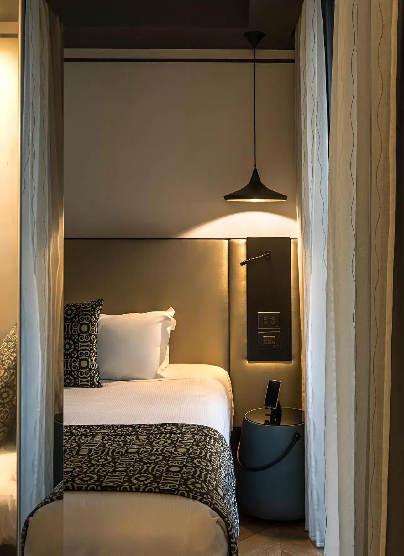 Decorative detail, Bed in Corso 281 Luxury Suites Decorative detail, Bed in Corso 281 Luxury Suites