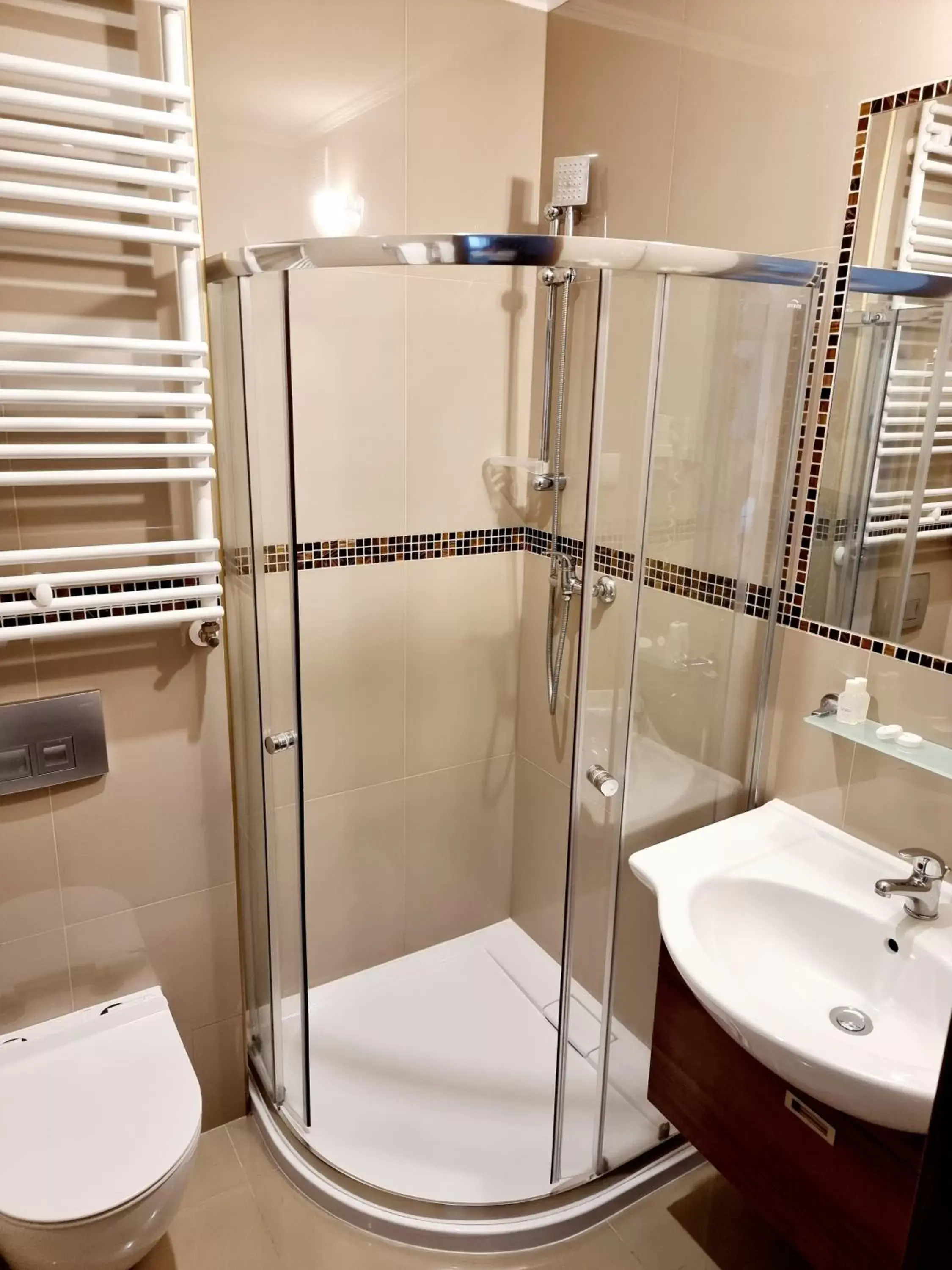 Shower, Bathroom in Hit Hotel