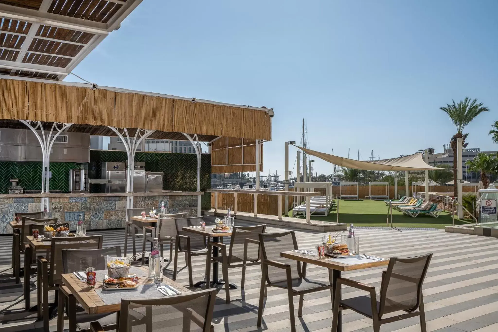 Patio, Restaurant/Places to Eat in Vert Hotel Eilat by AFI Hotels