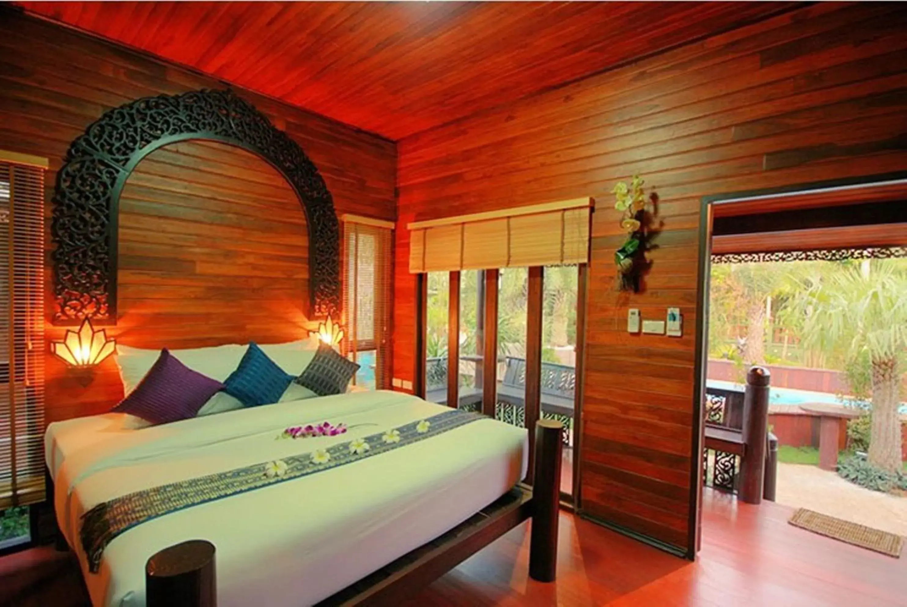 Photo of the whole room, Bed in Baan Habeebee Resort