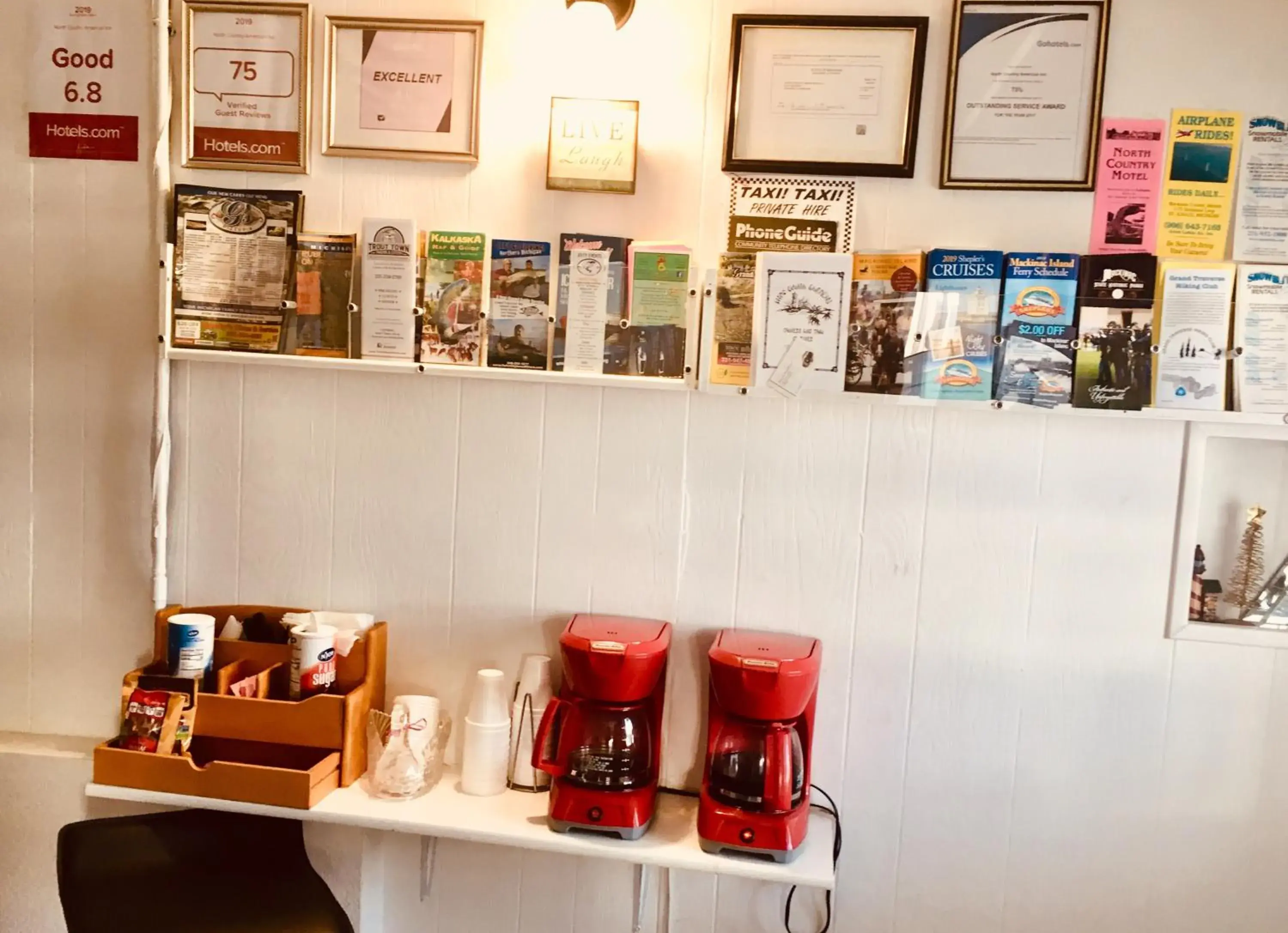 Coffee/tea facilities in North Country American Inn