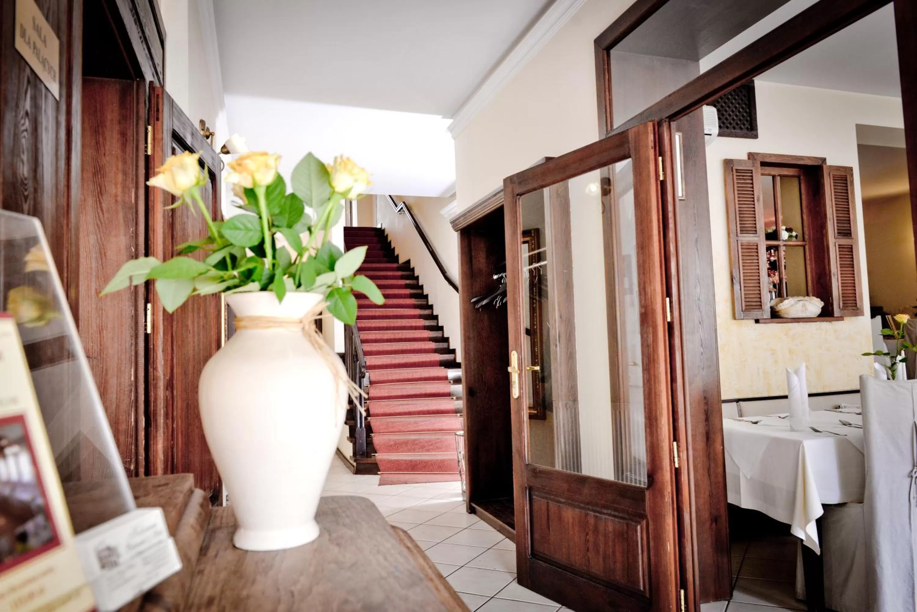 Restaurant/places to eat in Hotel Koloseum