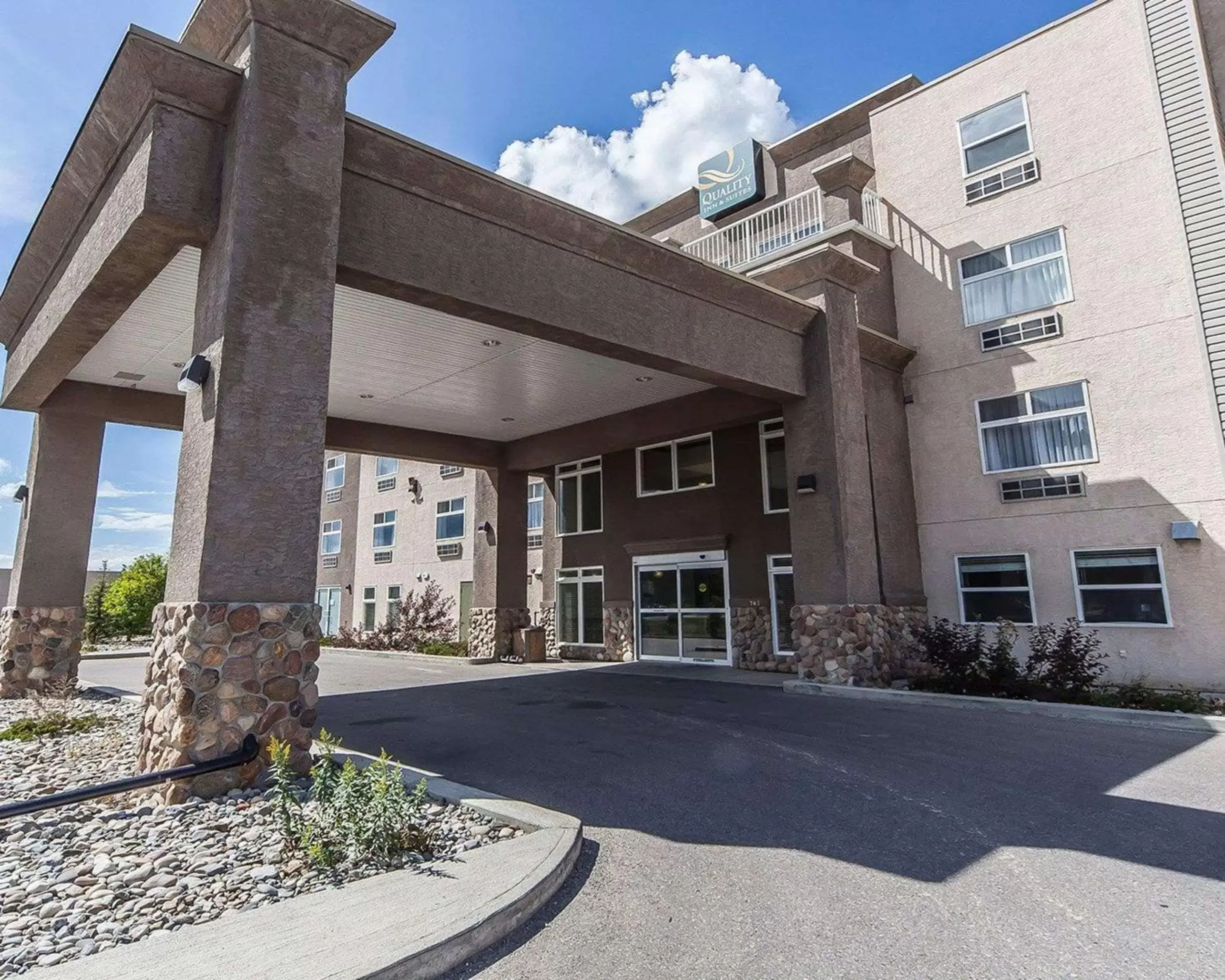 Property Building in Quality Inn & Suites Hinton