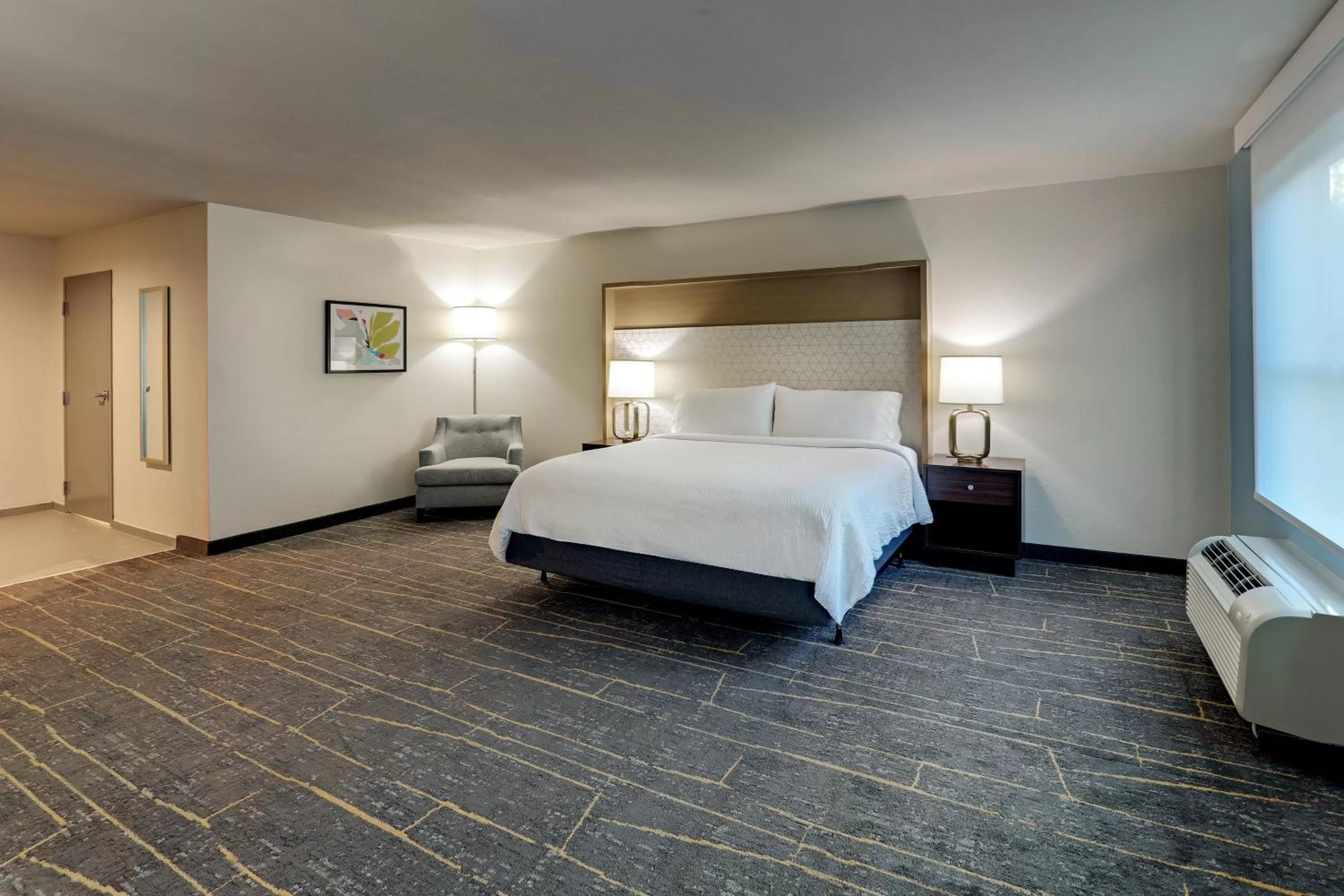 Bed in Holiday Inn Mobile Airport by IHG