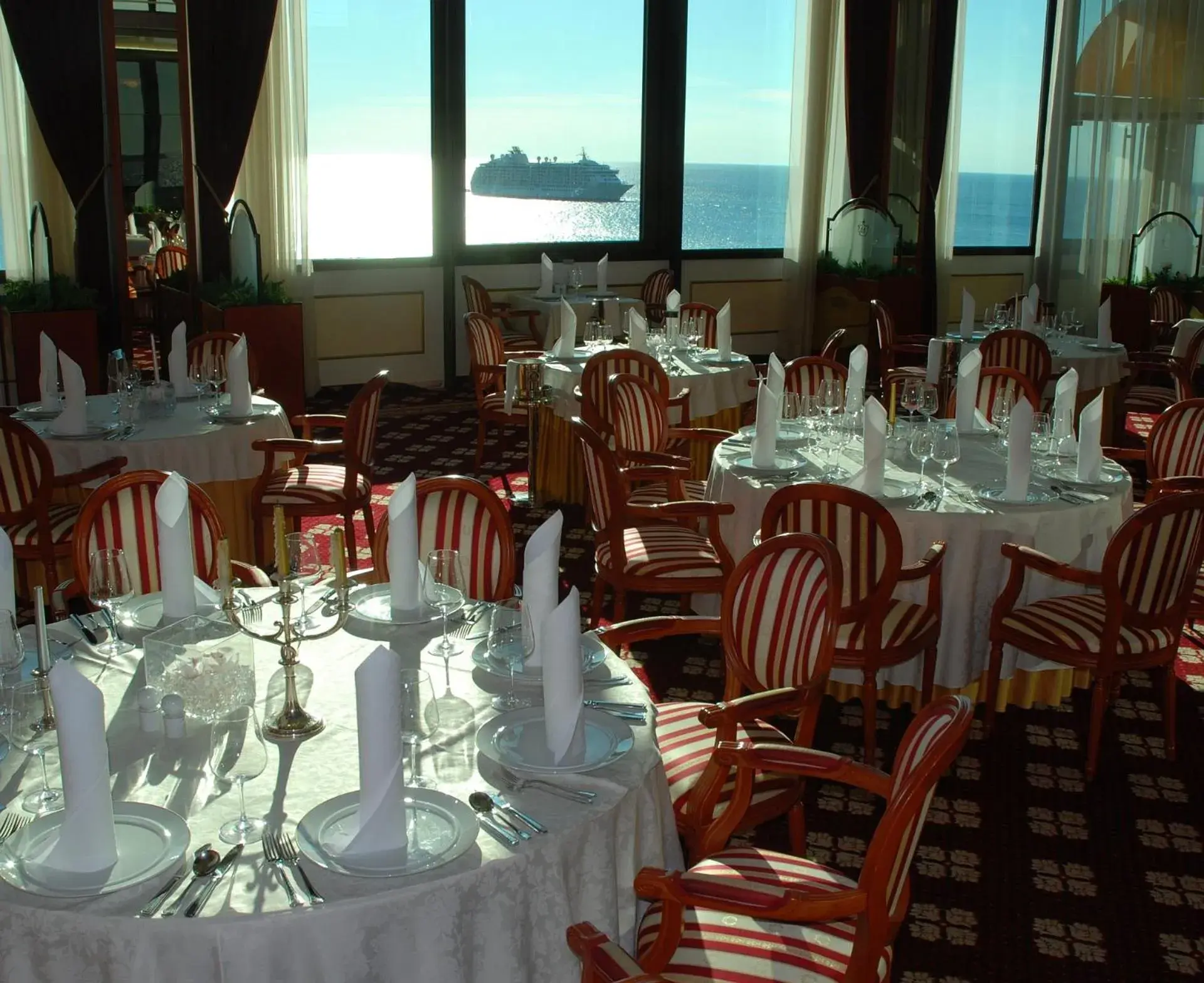 Restaurant/Places to Eat in Grand Hotel Bernardin