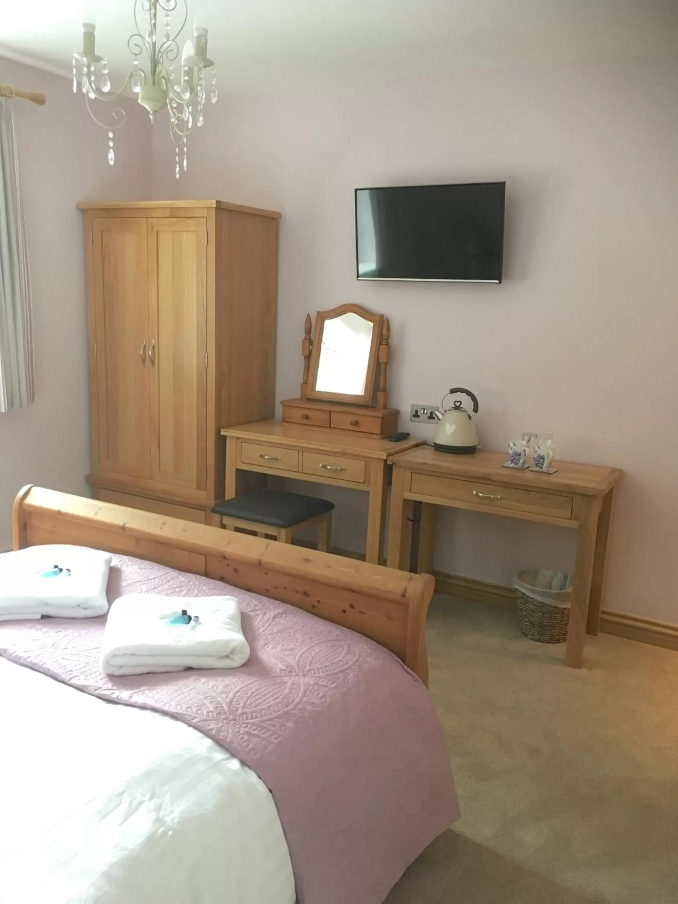 Bedroom, Bed in The Waterwheel