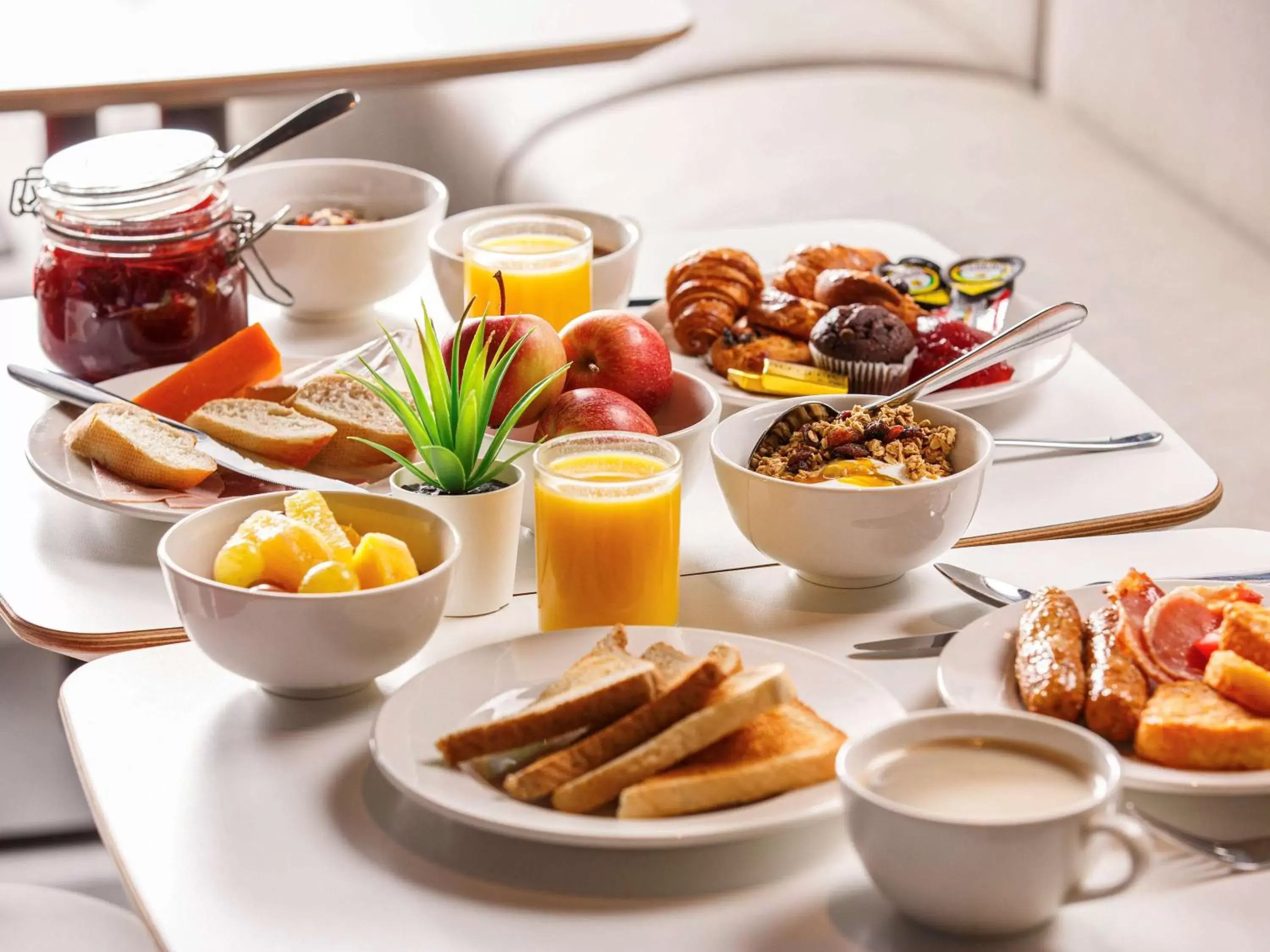 Restaurant/places to eat, Breakfast in ibis London Wembley