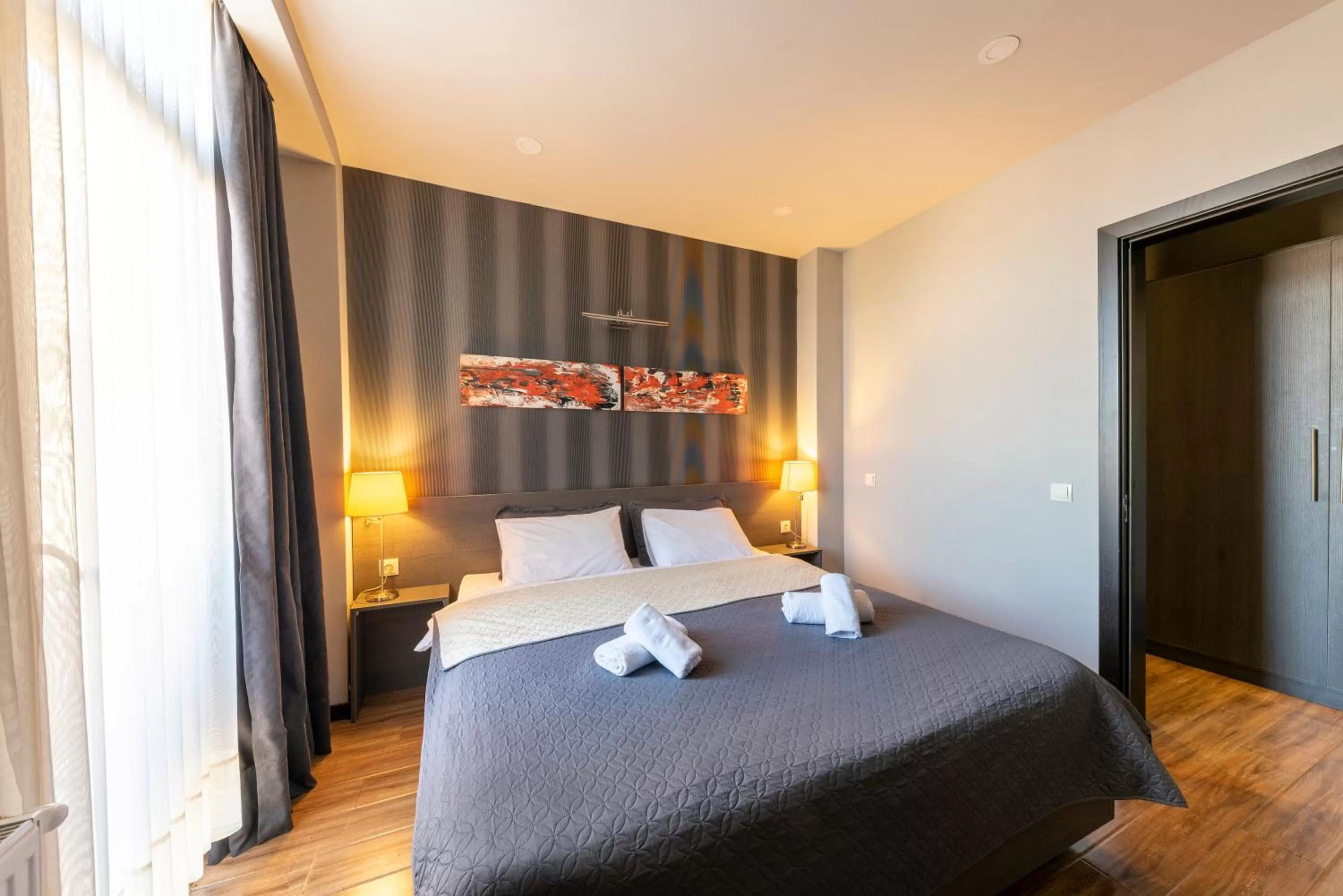 City view, Bed in Sani Apart Hotel