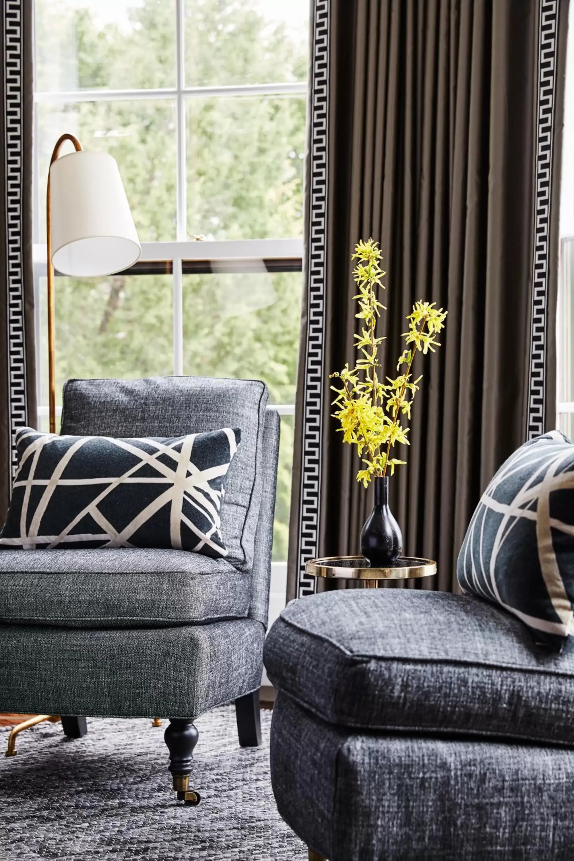 Seating area in The Cliffside Inn Seating area in The Cliffside Inn