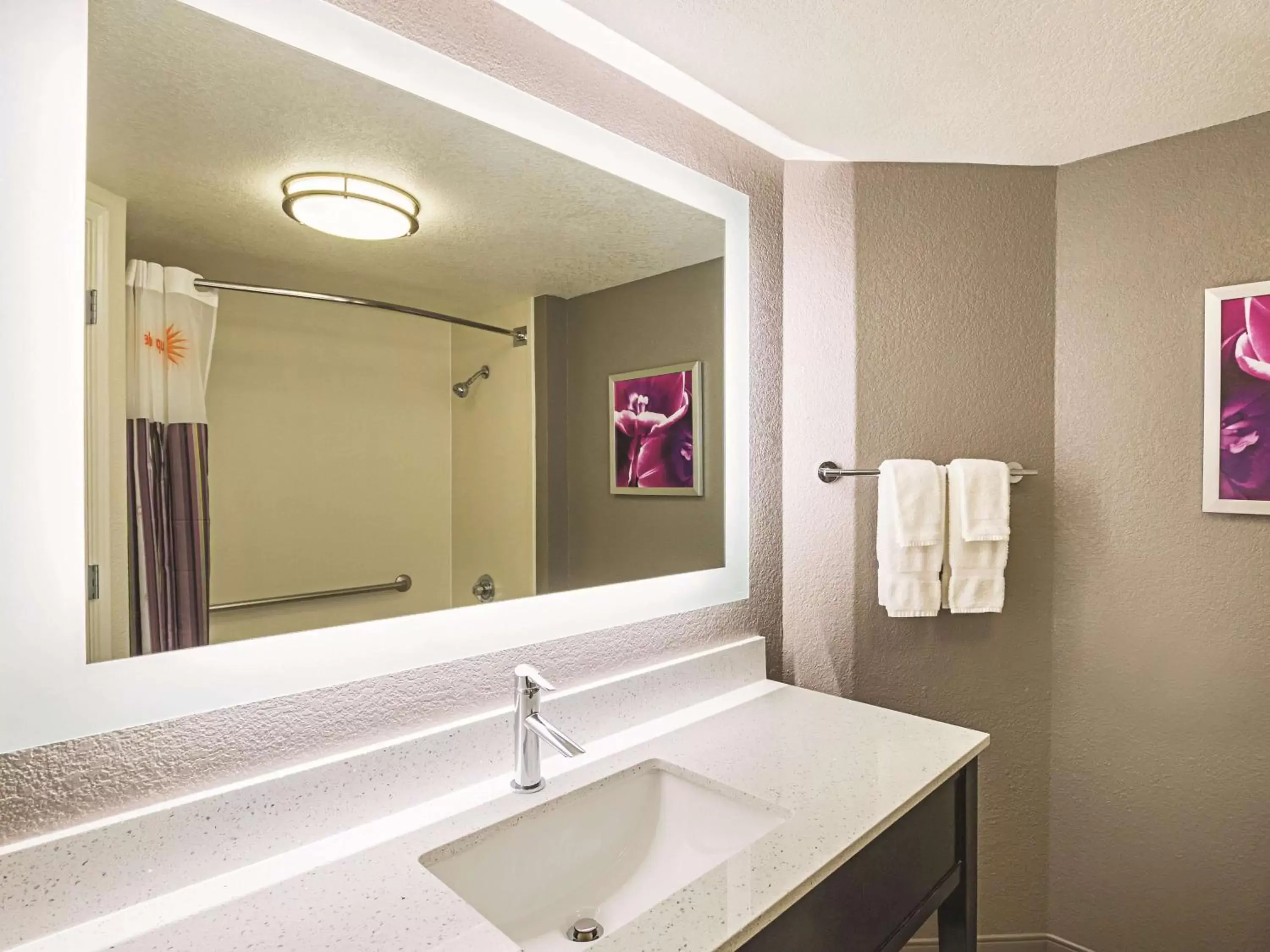 Photo of the whole room, Bathroom in La Quinta by Wyndham Fort Worth North