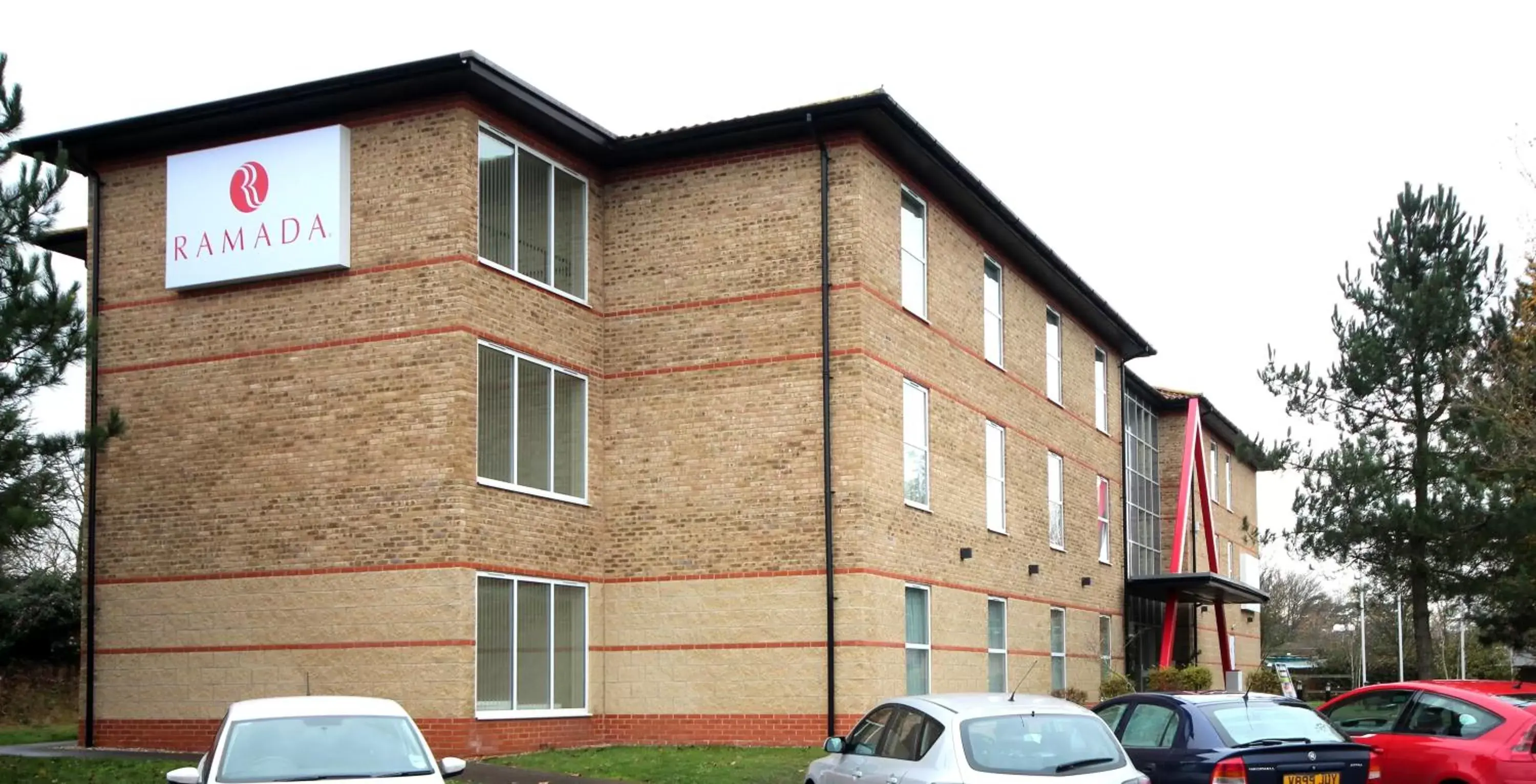 Facade/entrance, Property Building in Ramada London Stansted Airport
