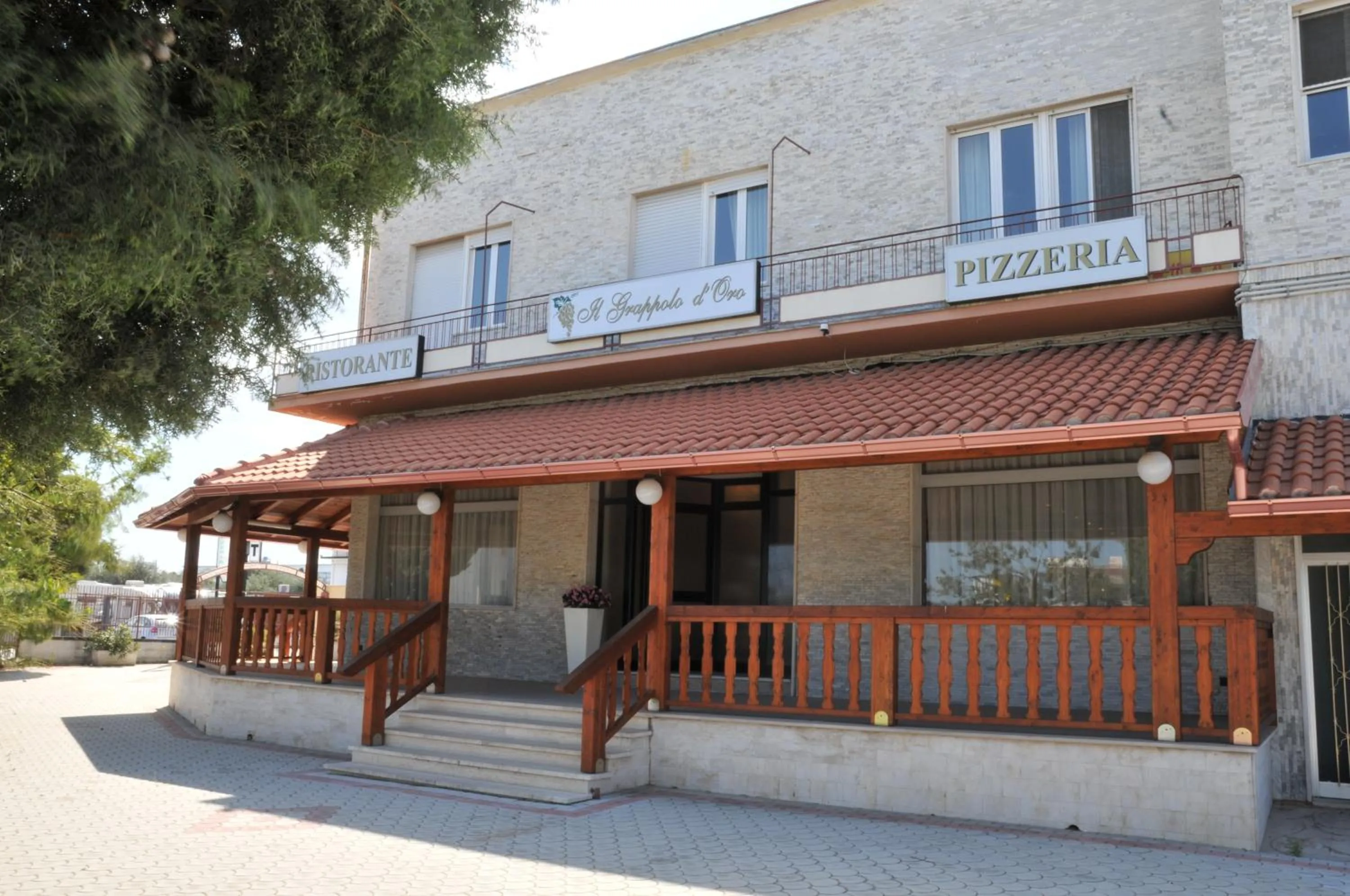 Restaurant/places to eat in Hotel Genius