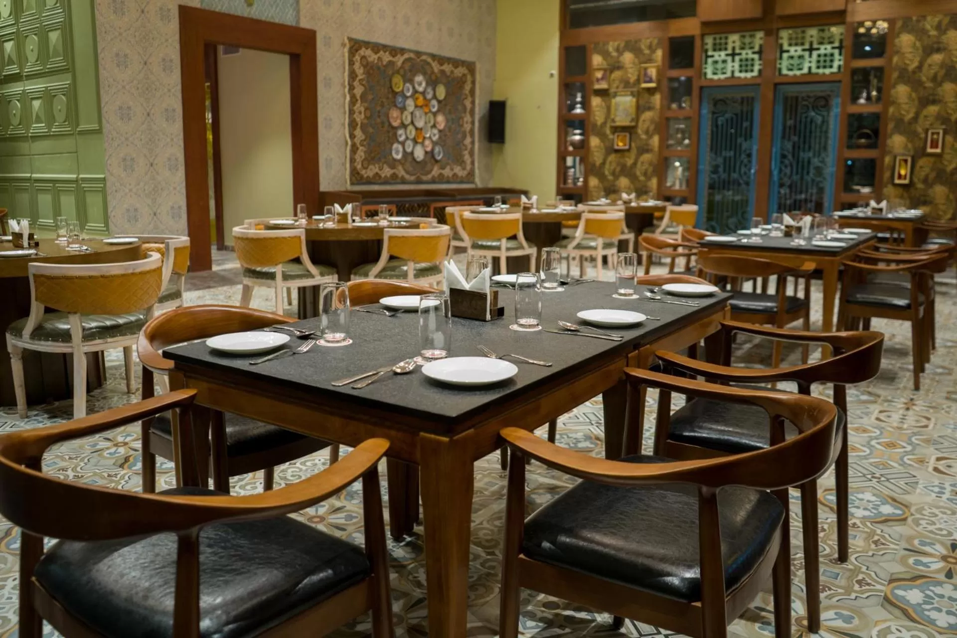 Restaurant/places to eat in Clarks Inn Suites Kangra