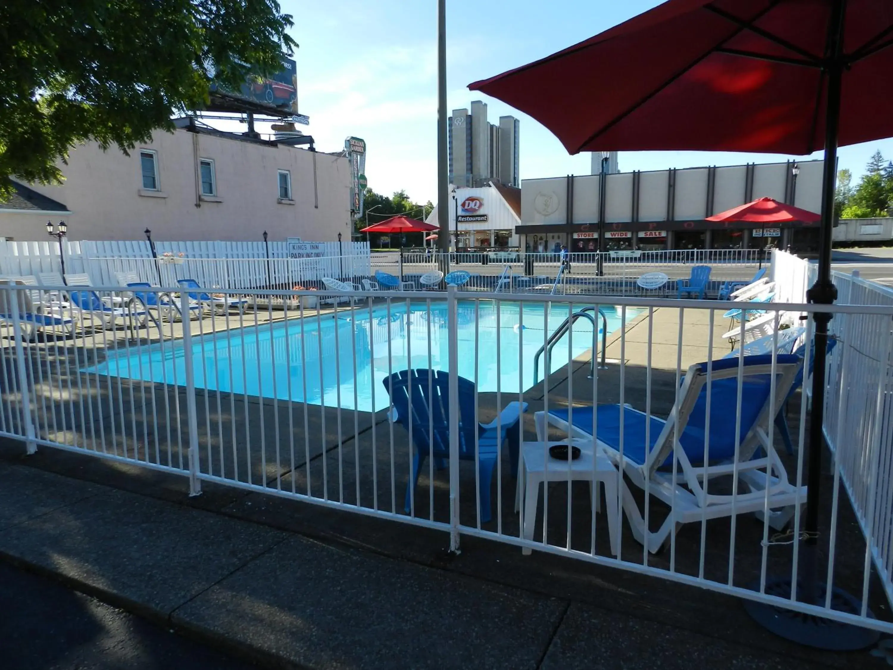 Swimming Pool in Kings Inn Near the Falls