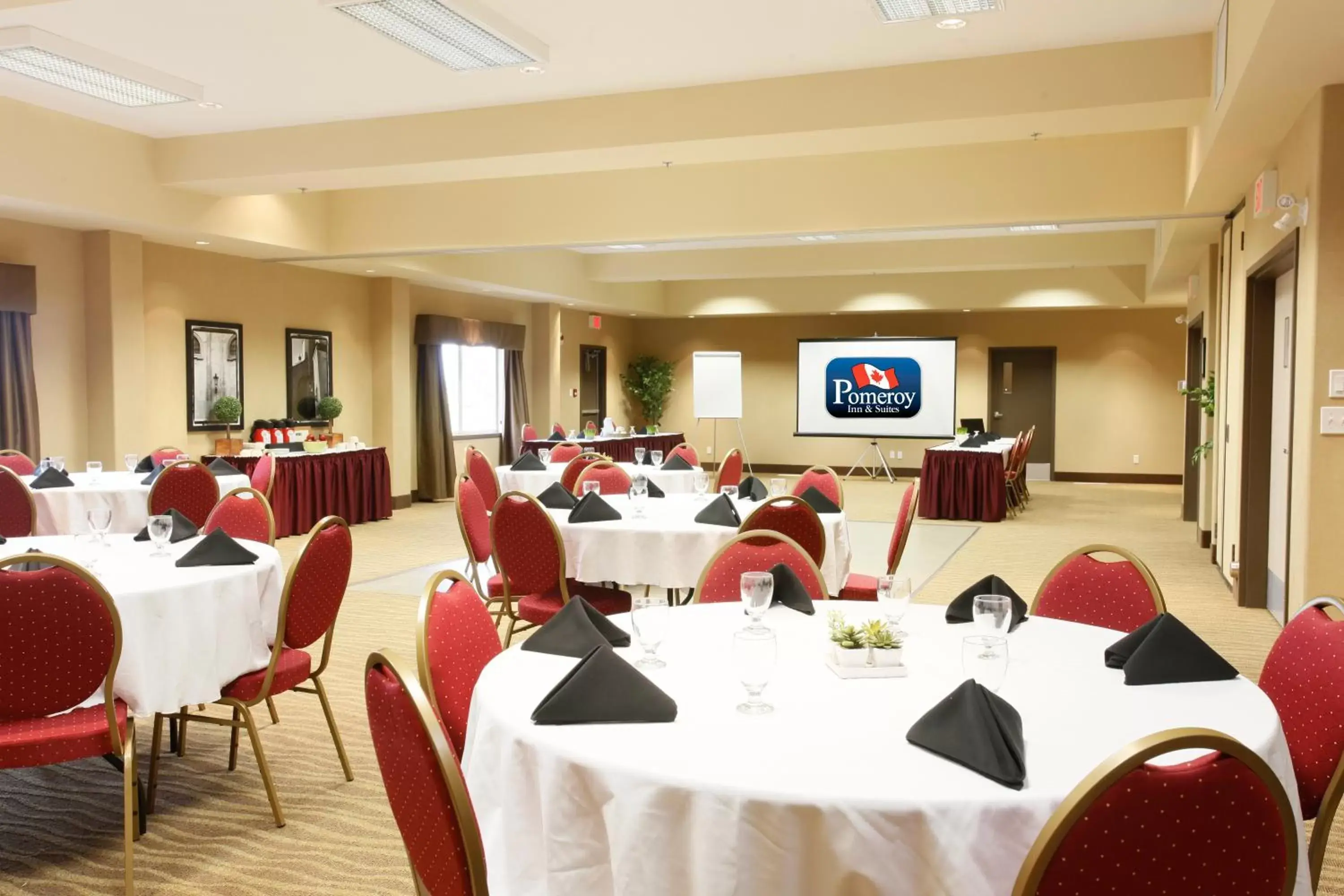 Banquet/Function facilities, Restaurant/Places to Eat in Pomeroy Inn and Suites Vermilion