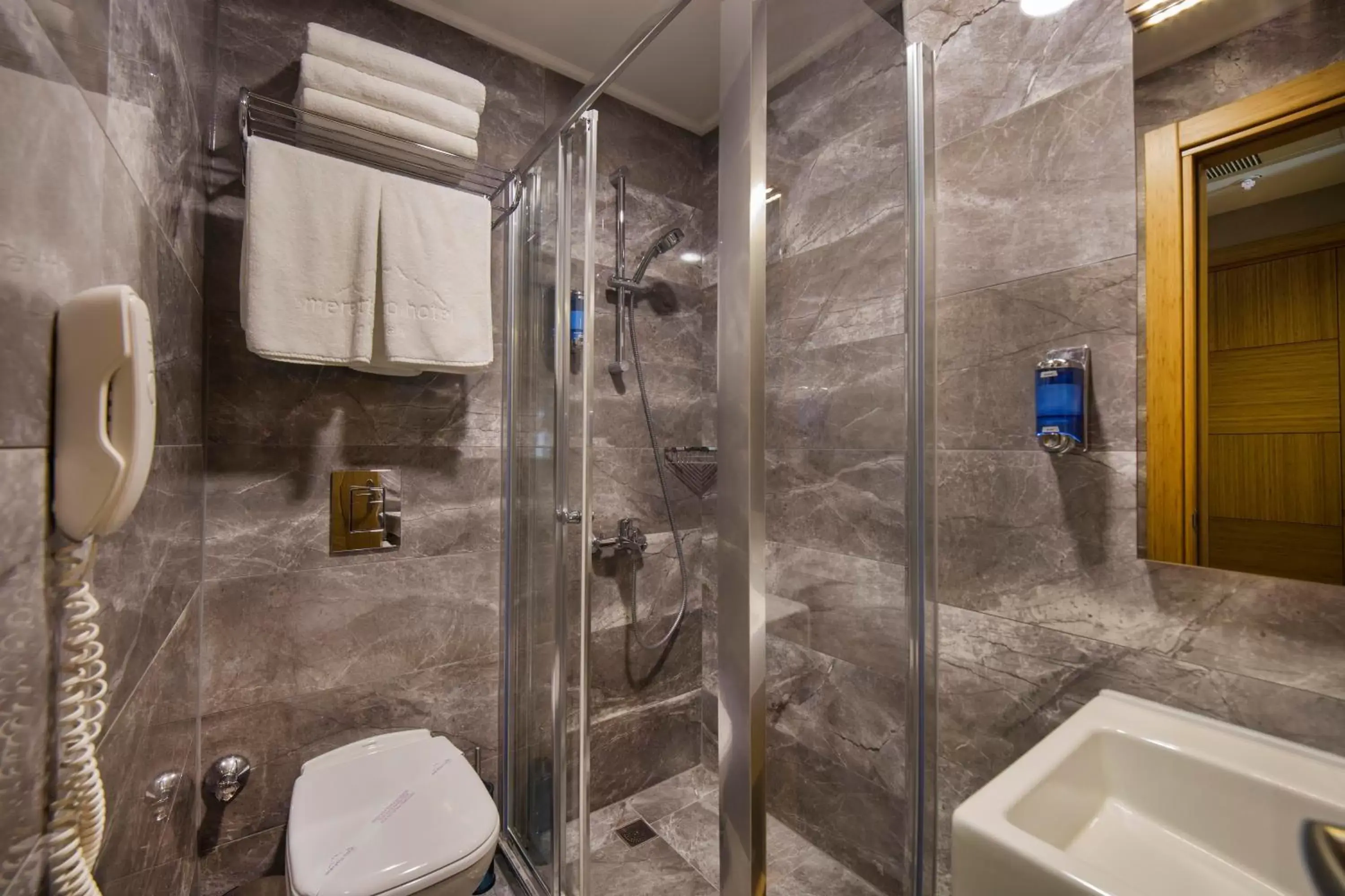 Photo of the whole room, Bathroom in Meretto Hotel LALELİ