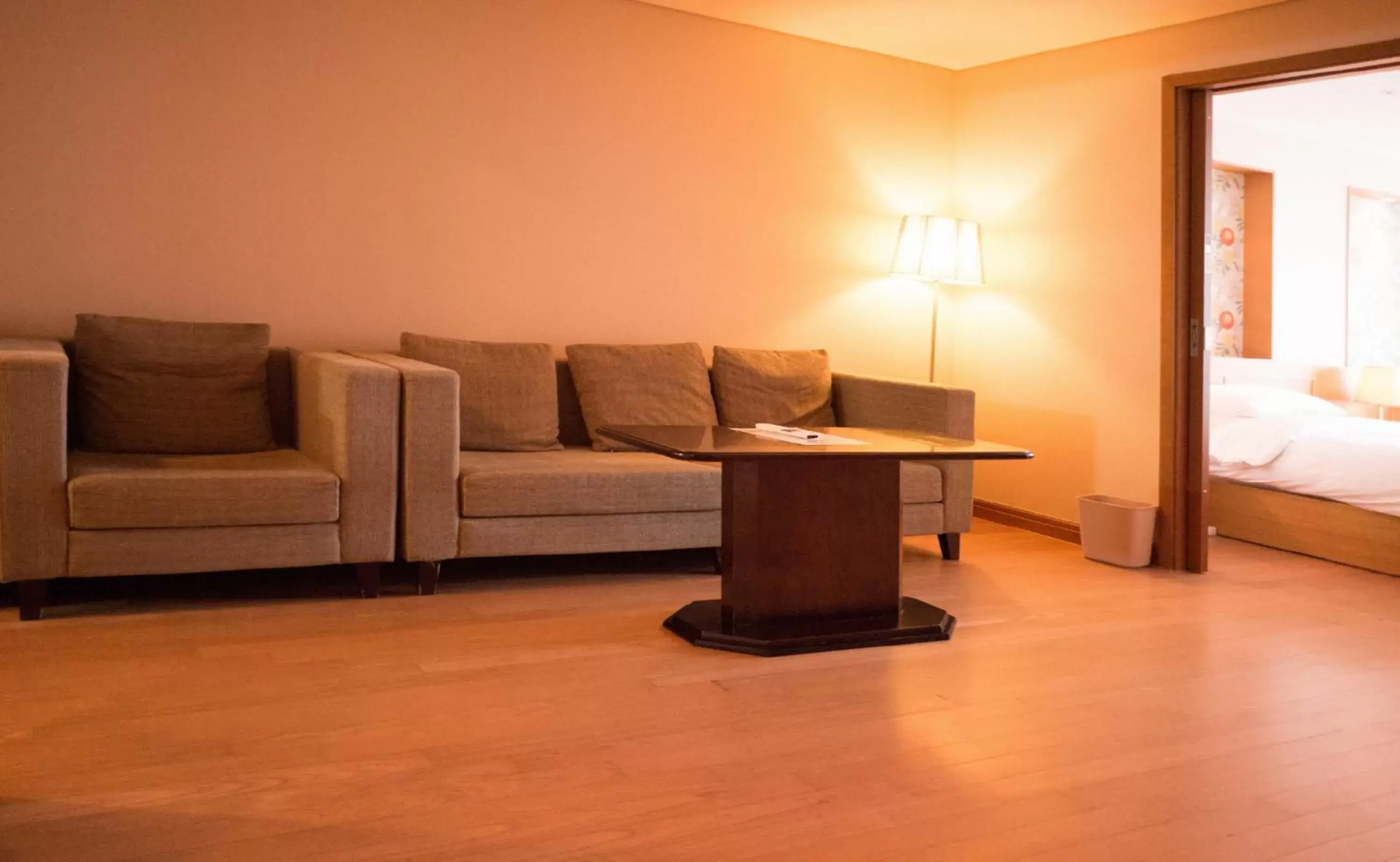 Bedroom, Seating Area in Sunset Business Hotel