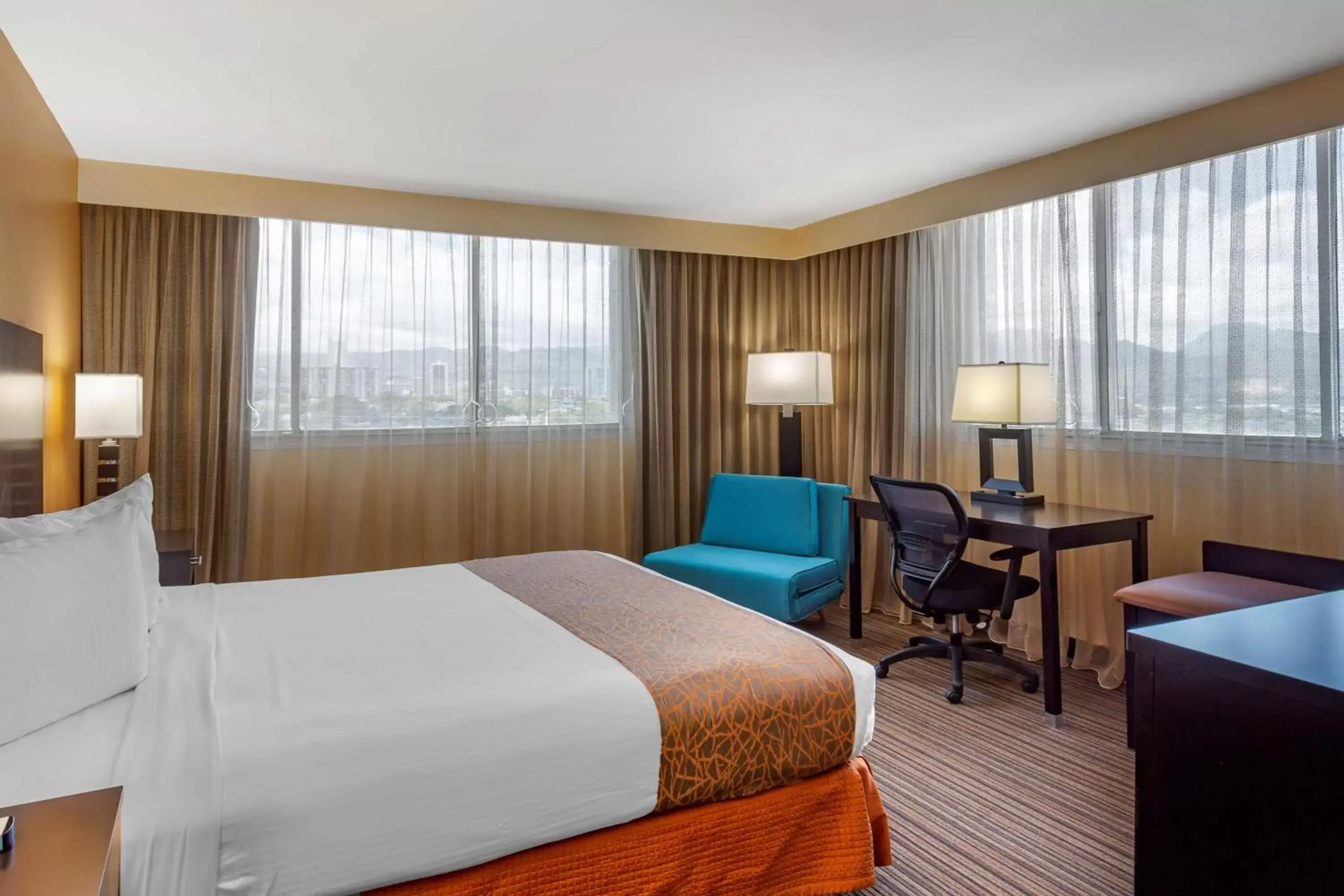 King Room with Sofa Bed and Roll-In Shower - Mobility Access/Non-Smoking in Best Western The Plaza Hotel Honolulu Airport - Free Breakfast King Room with Sofa Bed and Roll-In Shower - Mobility Access/Non-Smoking in Best Western The Plaza Hotel Honolulu Airport - Free Breakfast