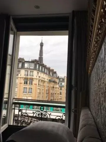 Eiffel Petit Louvre