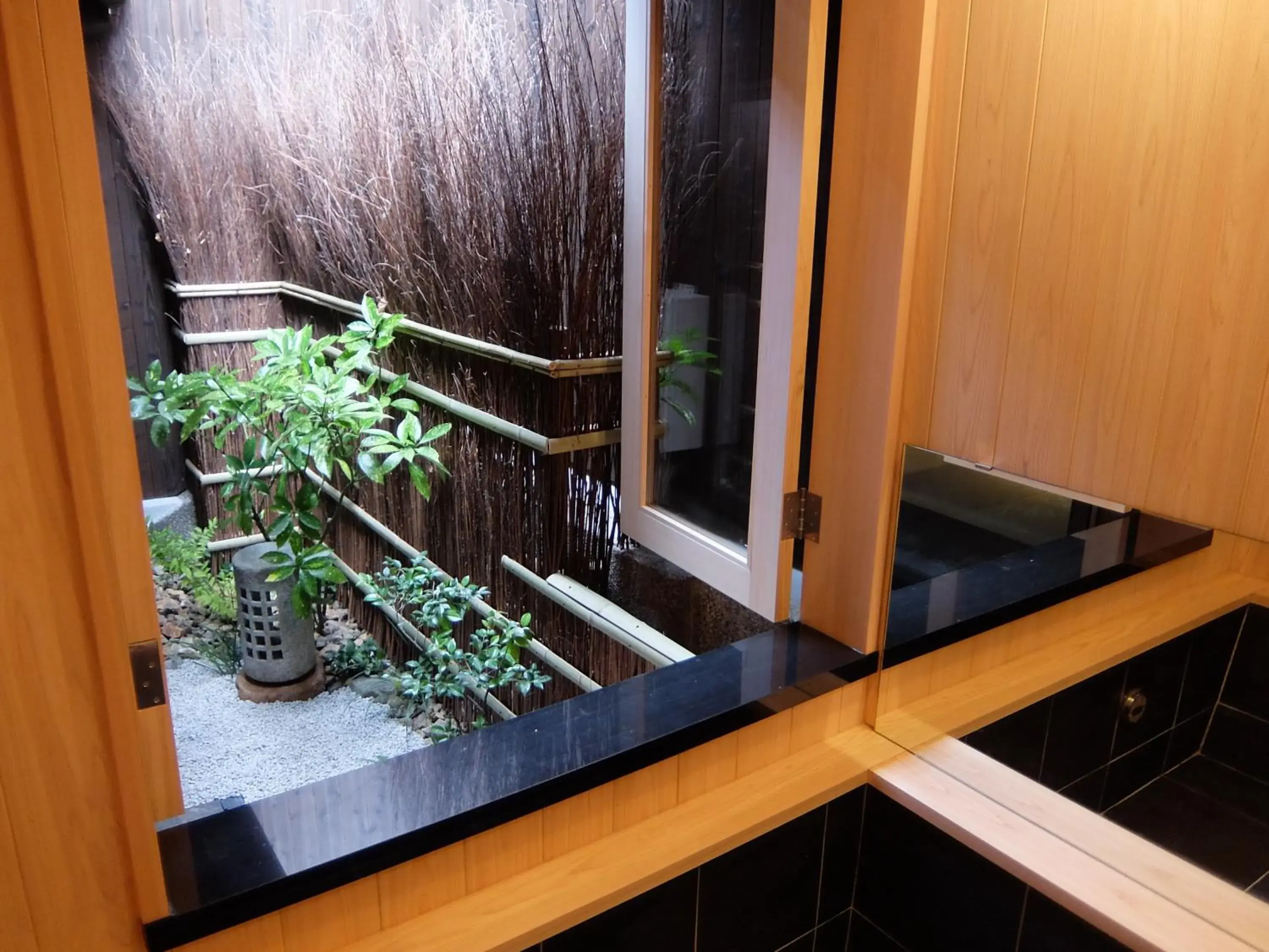 Bathroom, Balcony/Terrace in Reikaku Kiyomizu Gojo