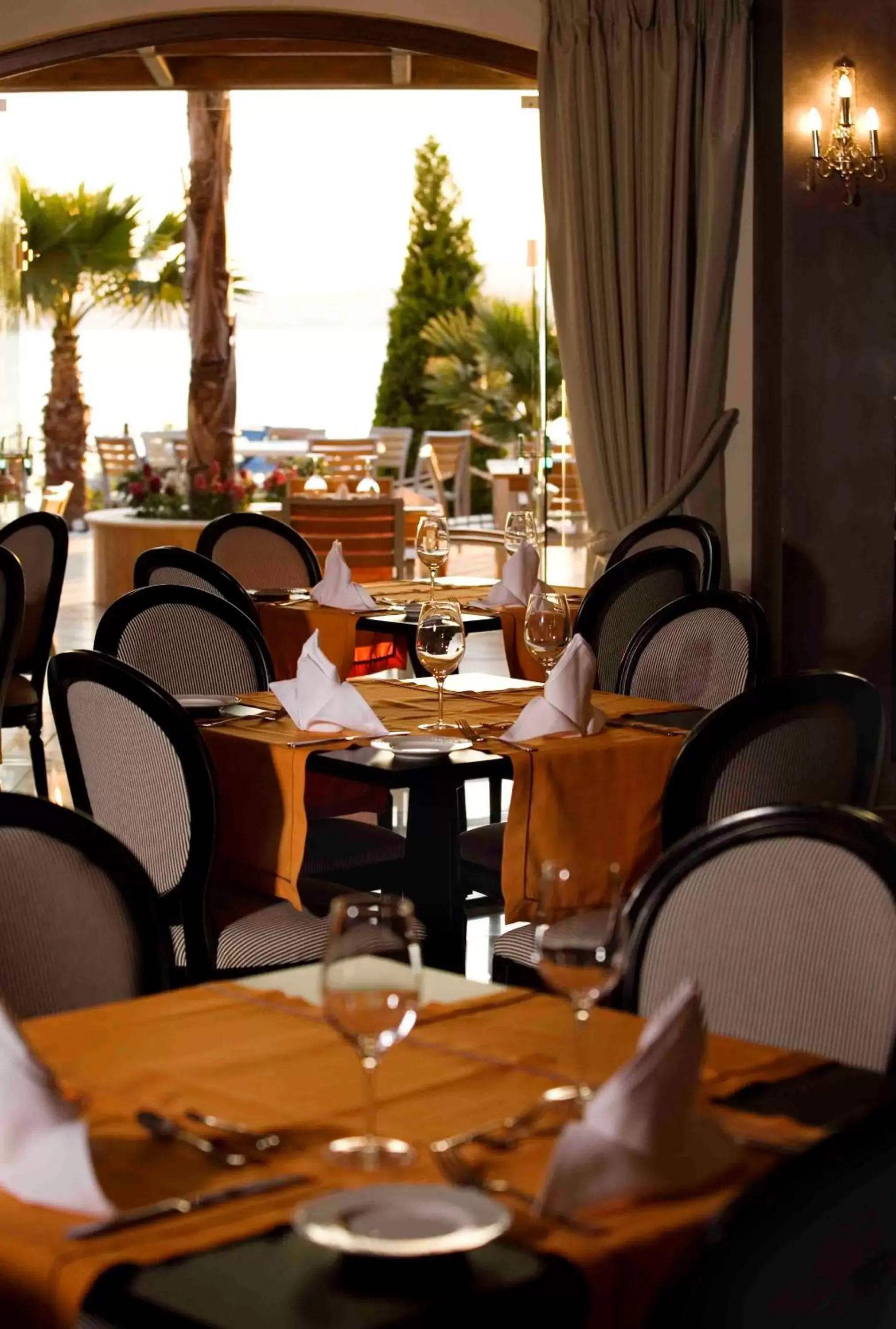 Restaurant/Places to Eat in Valis Resort Hotel