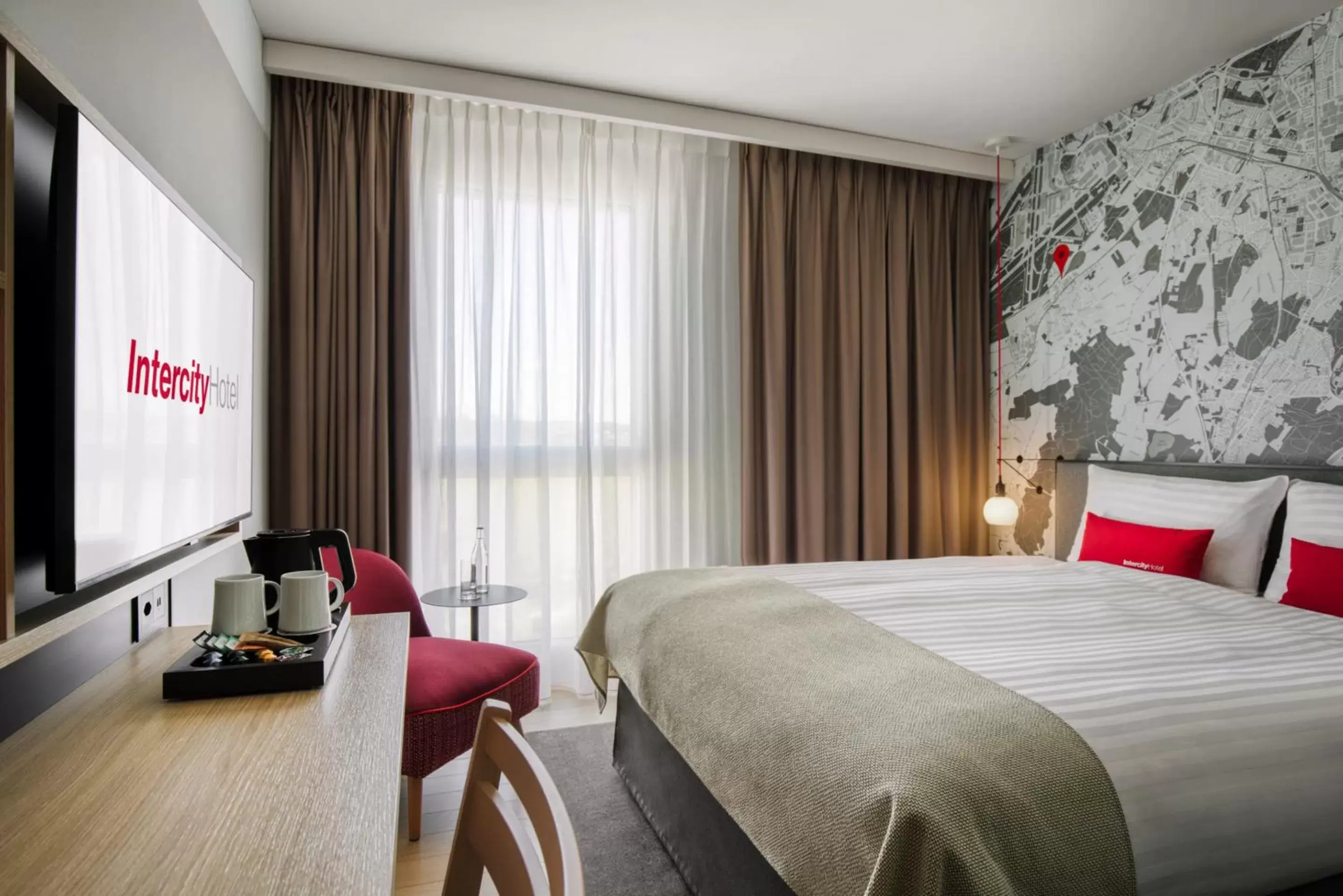 Photo of the whole room, Bed in IntercityHotel Karlsruhe