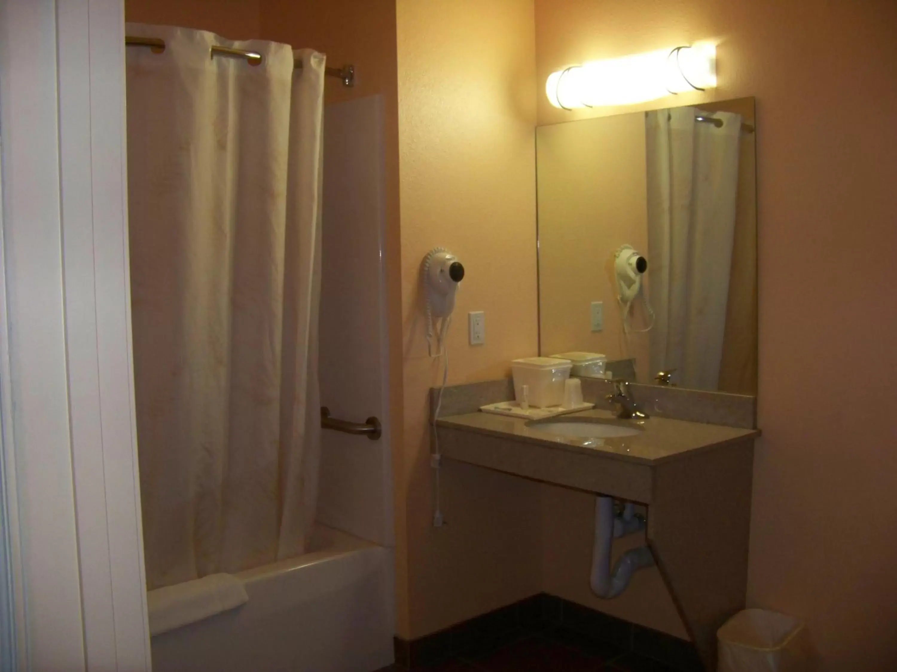 Bathroom in Days Inn & Suites by Wyndham Columbus NE