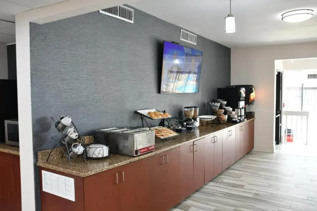 Breakfast, Restaurant/Places to Eat in Baymont by Wyndham Macon I-75