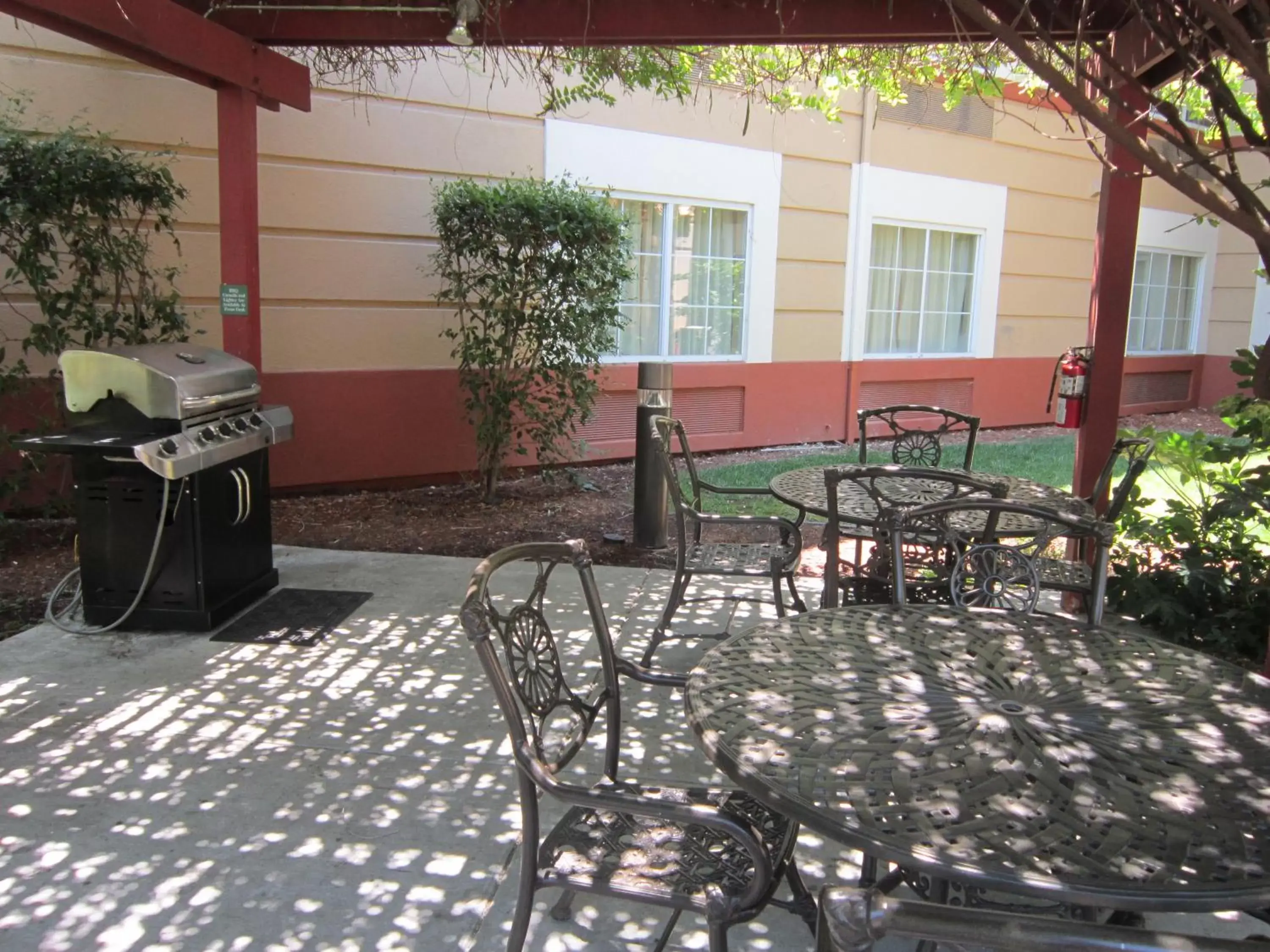Patio in Extended Stay America Suites - Pleasanton - Chabot Dr