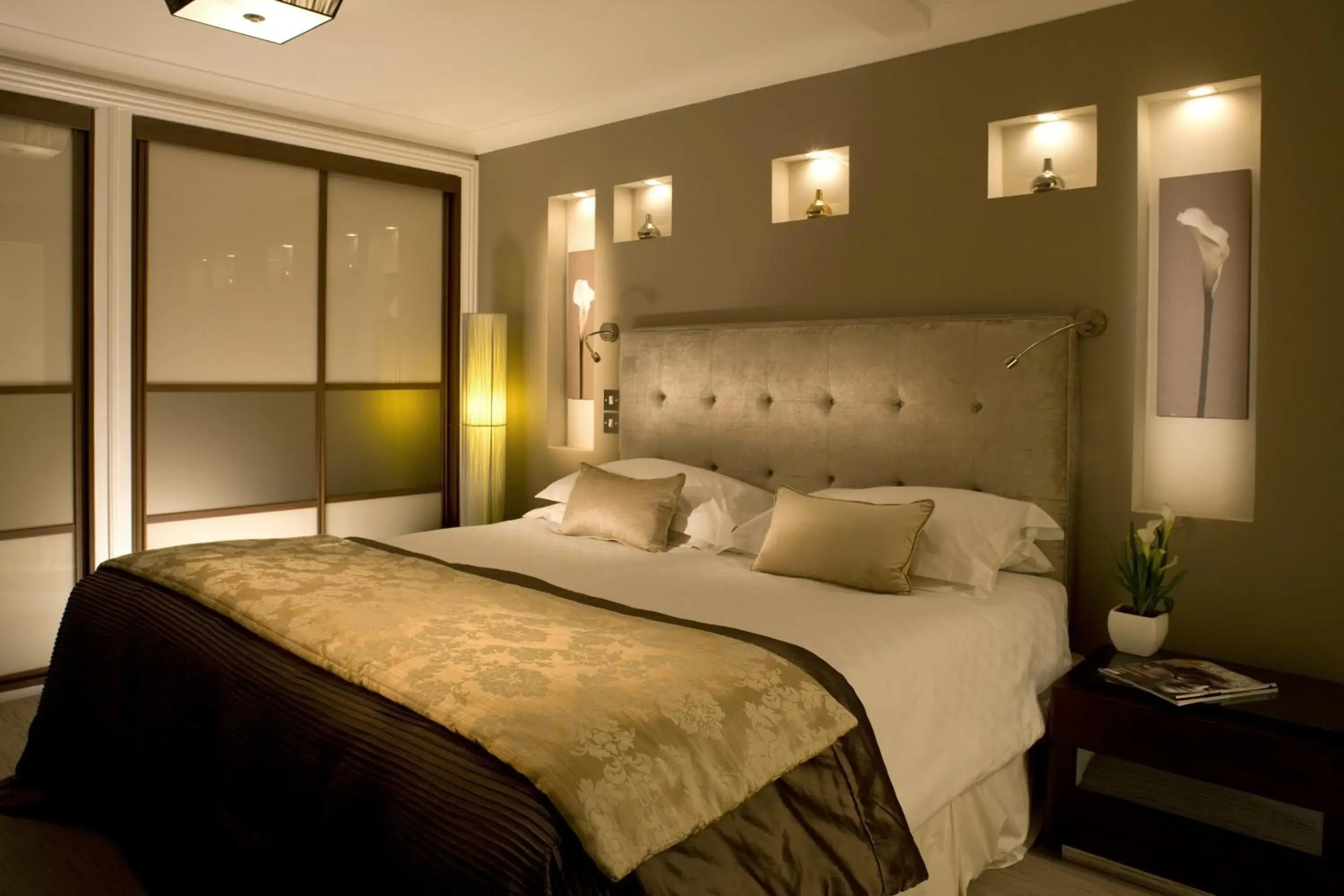 Bedroom, Bed in Beaufort House - Knightsbridge